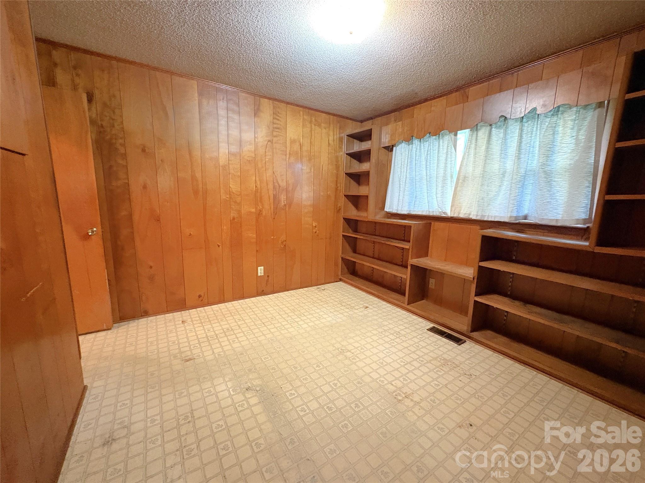 723 Kings Mountain Street — Clover