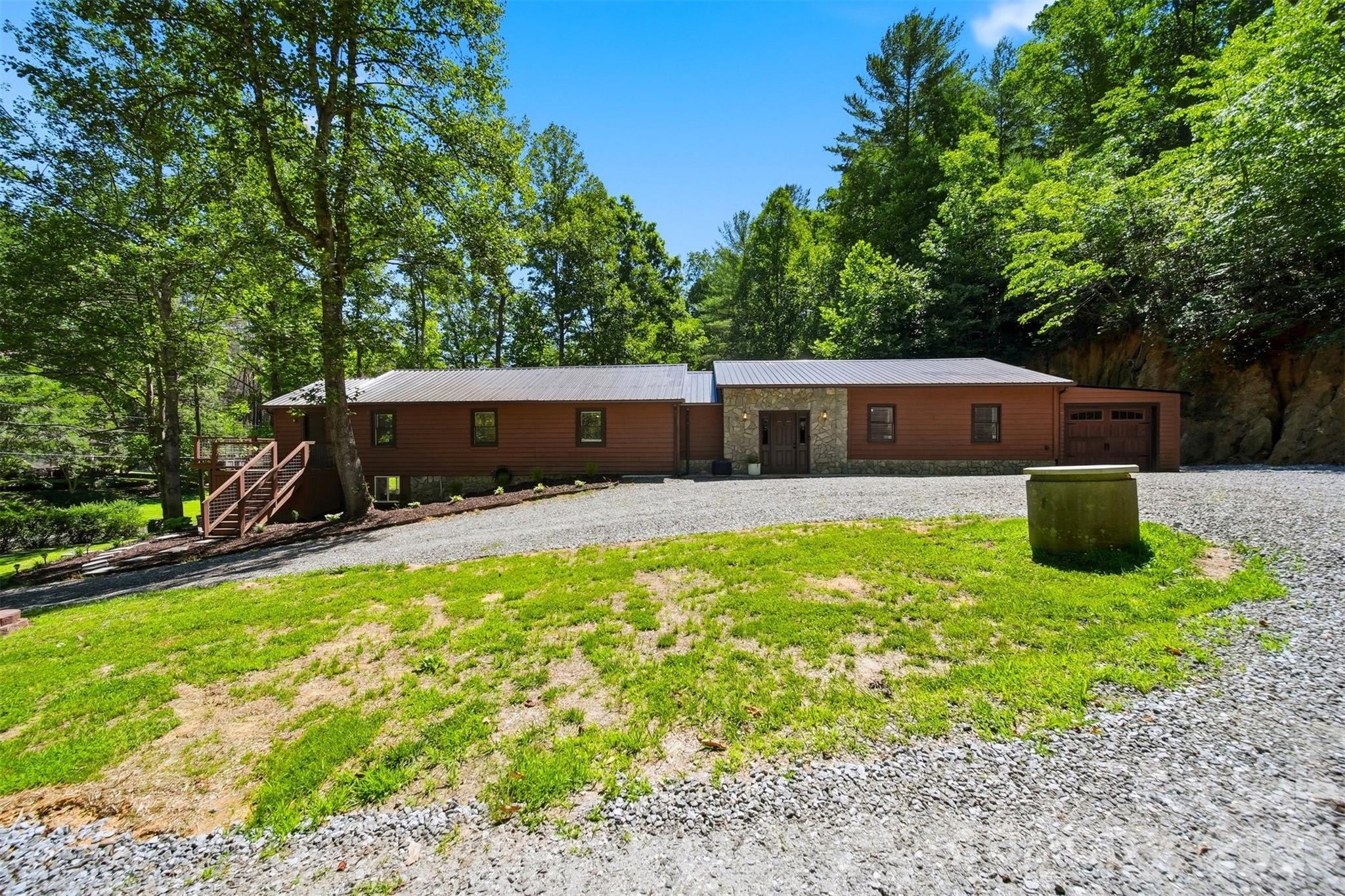 1857 Creekside Place — Lenoir