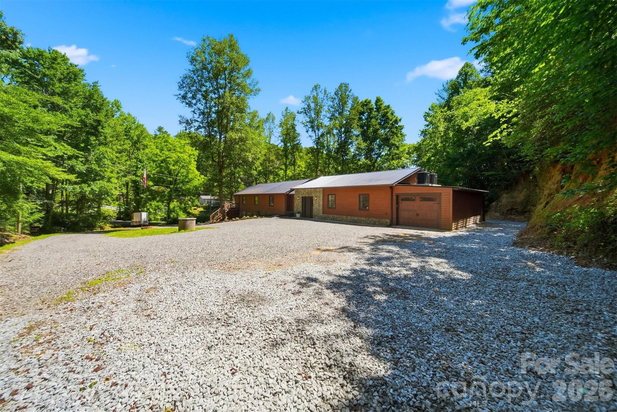 1857 Creekside Place — Lenoir