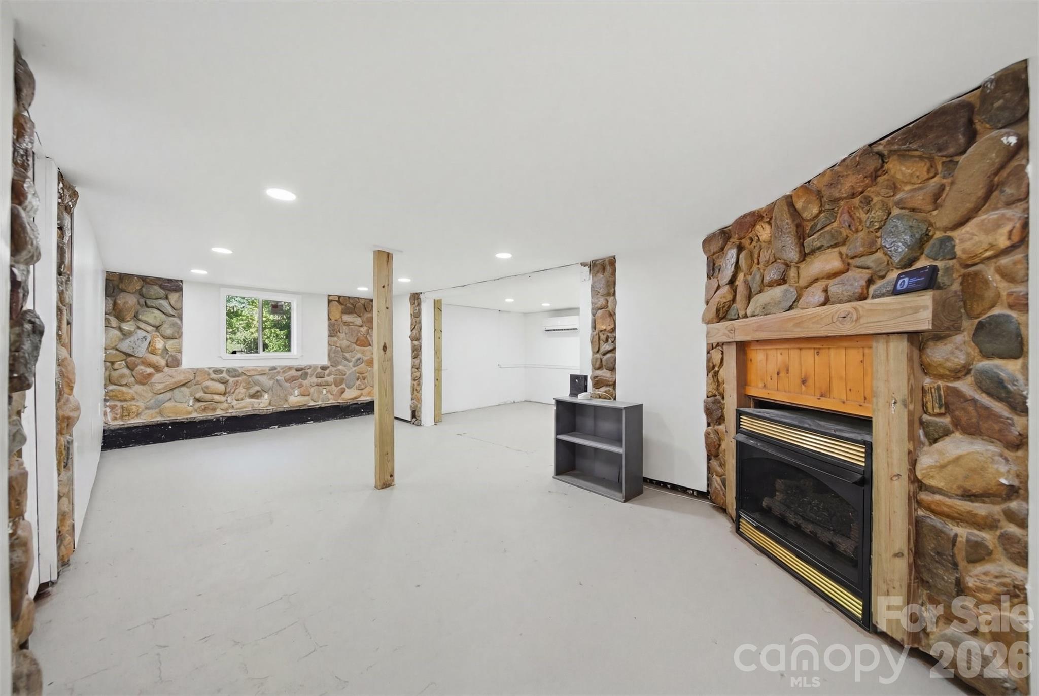 1857 Creekside Place — Lenoir