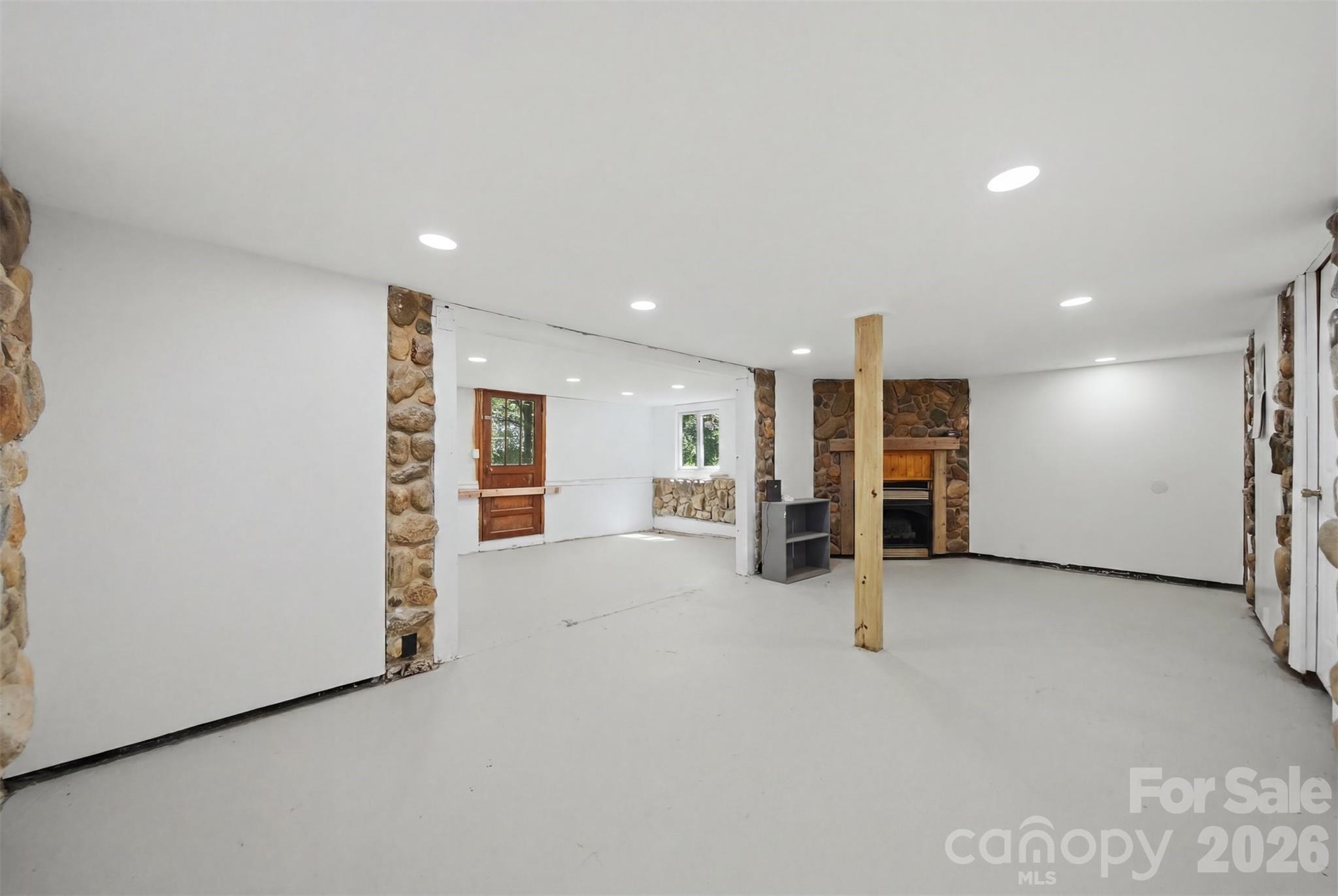 1857 Creekside Place — Lenoir