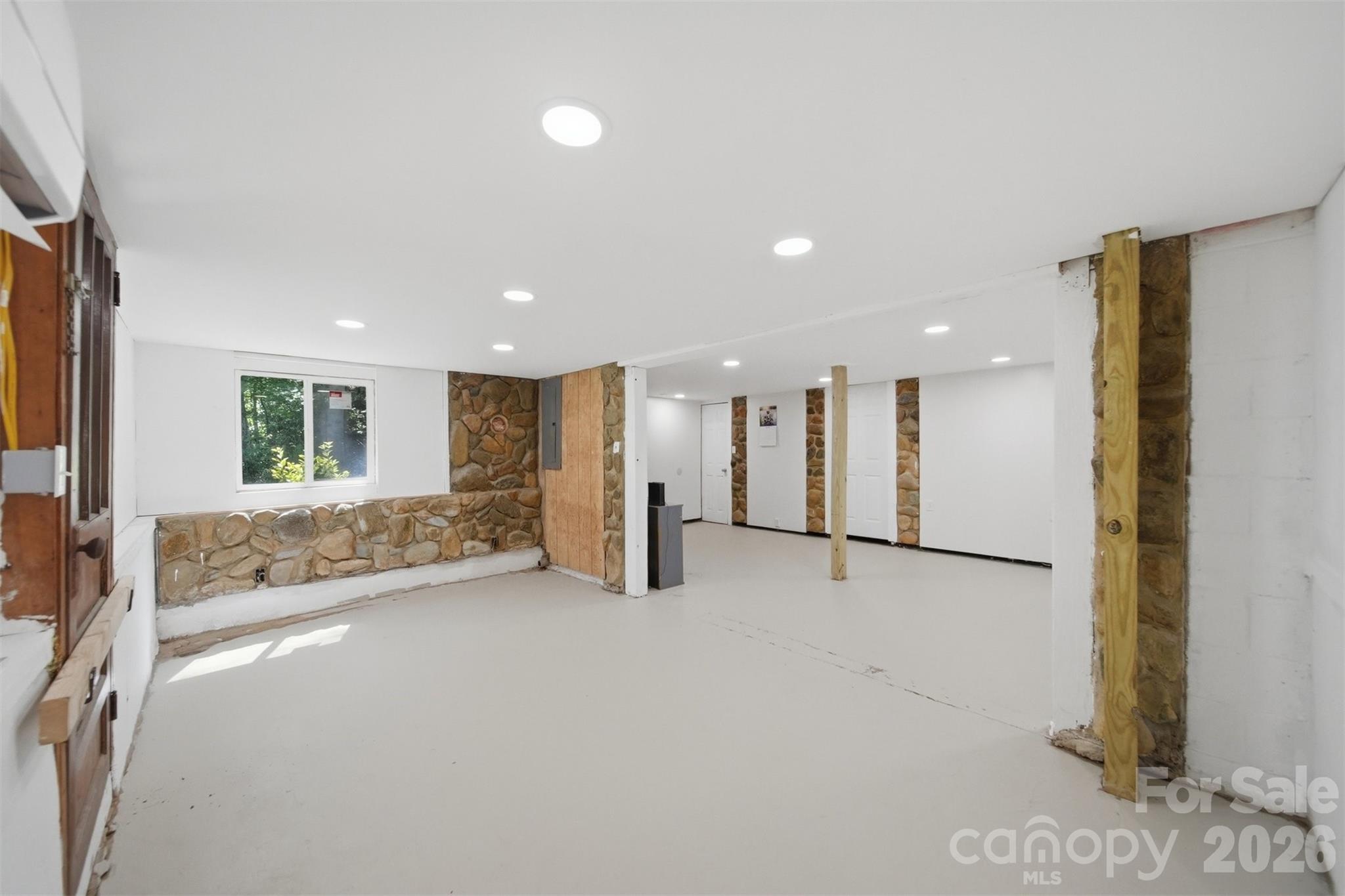 1857 Creekside Place — Lenoir