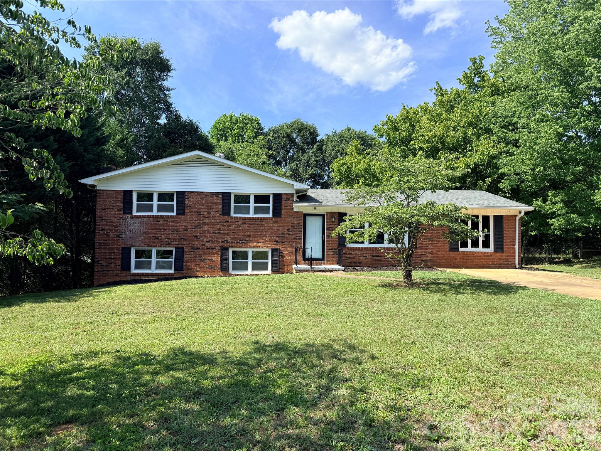 267 Hoopaugh Avenue — Ellenboro
