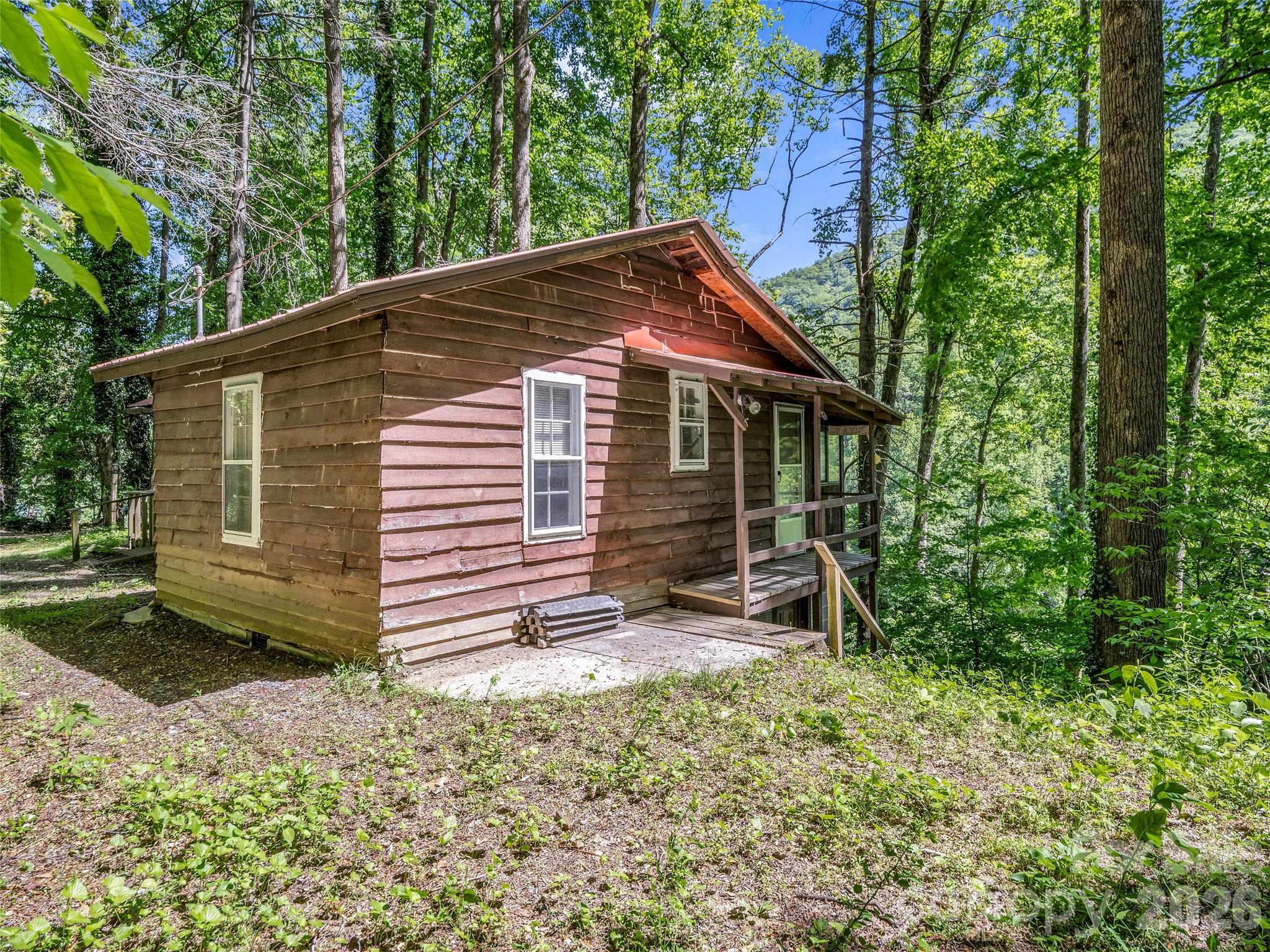 247 Legacy Layne Drive — Hendersonville