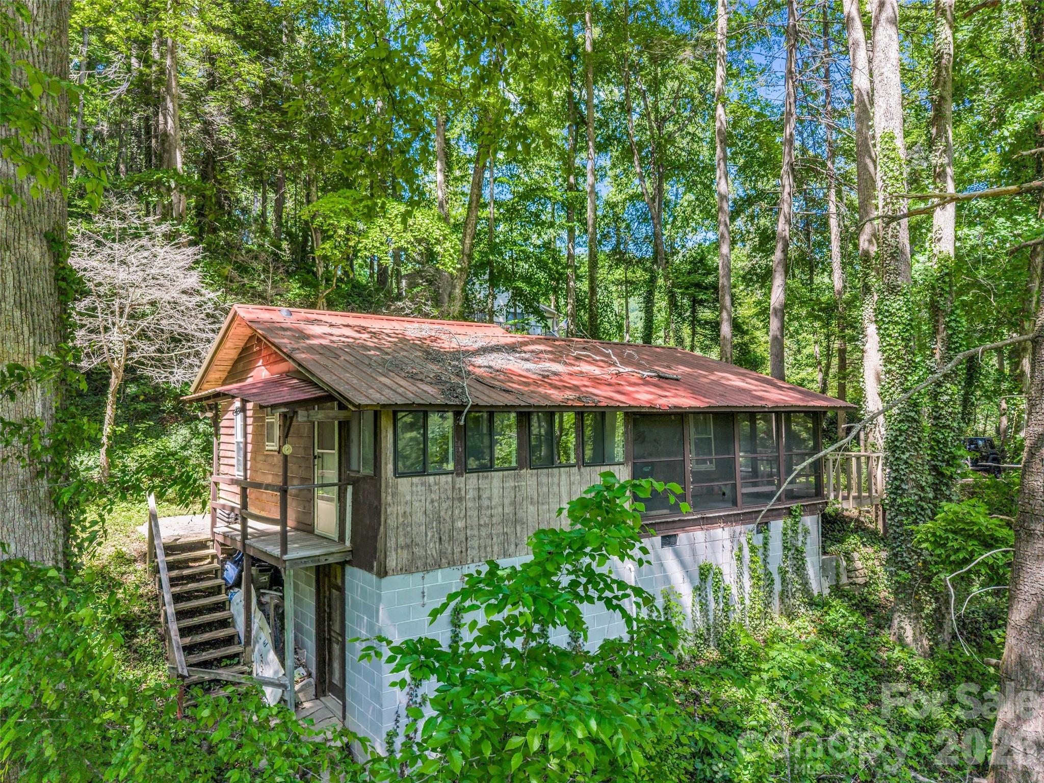 247 Legacy Layne Drive — Hendersonville