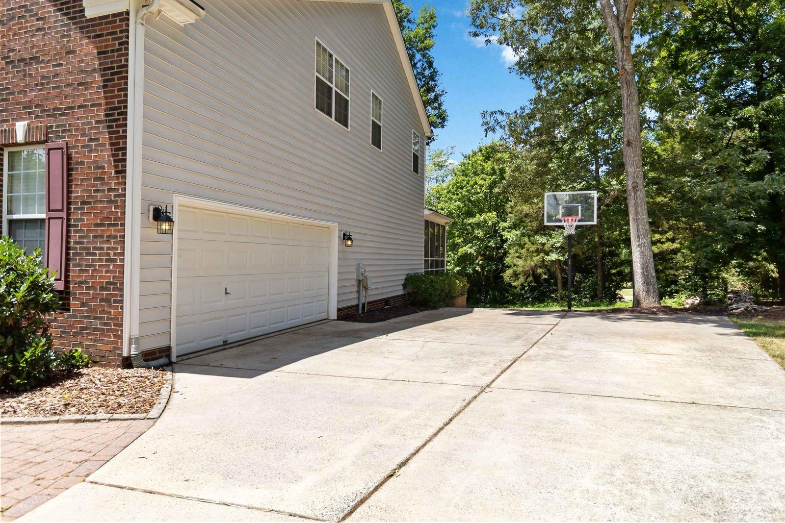 10606 Augustine Hill Lane — Charlotte