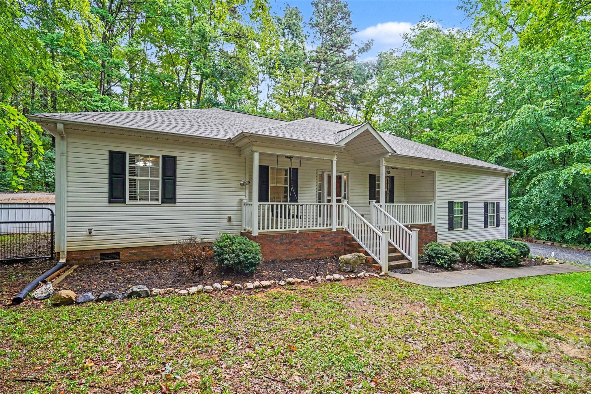 8904 Gosnell Drive — Charlotte