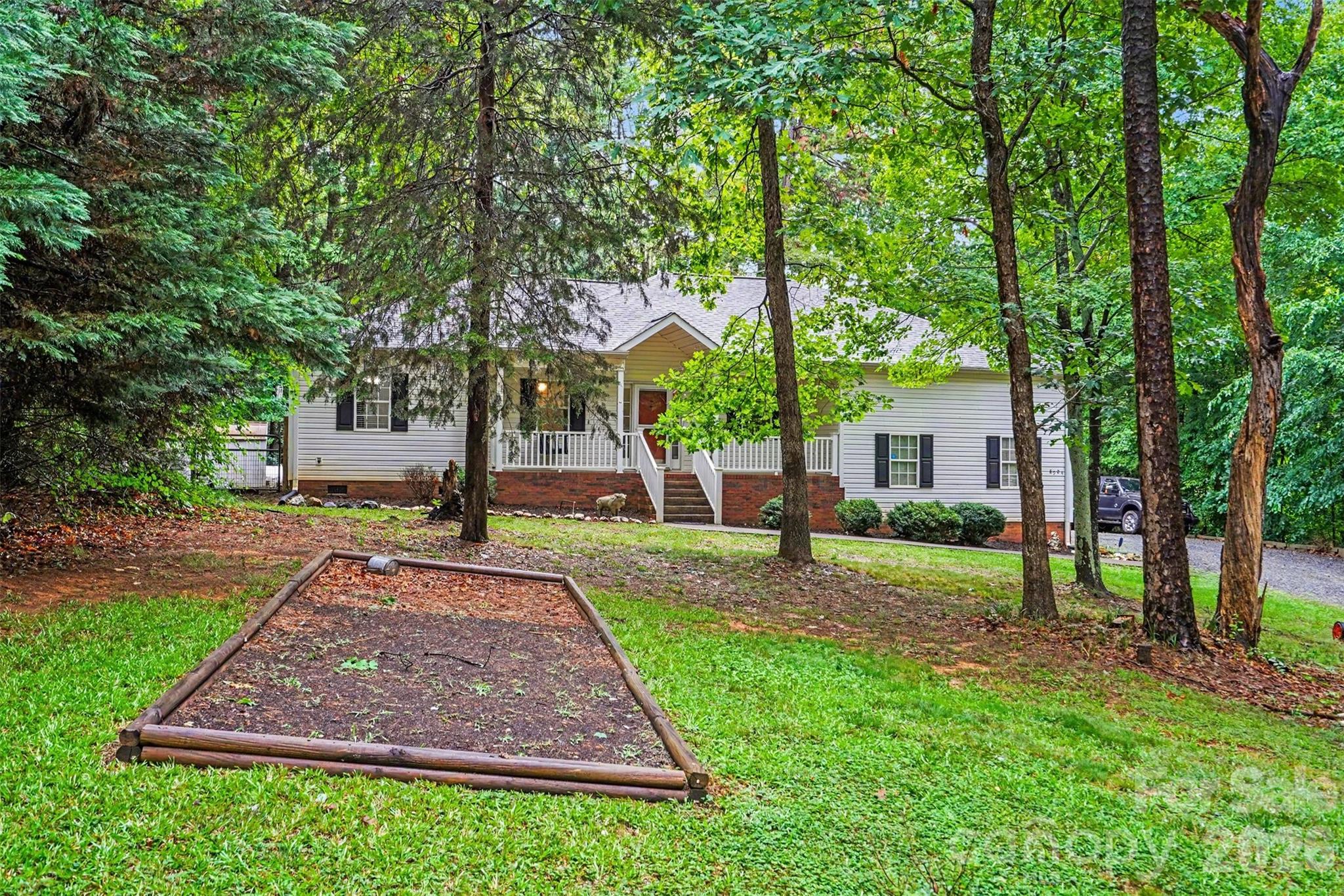 8904 Gosnell Drive — Charlotte
