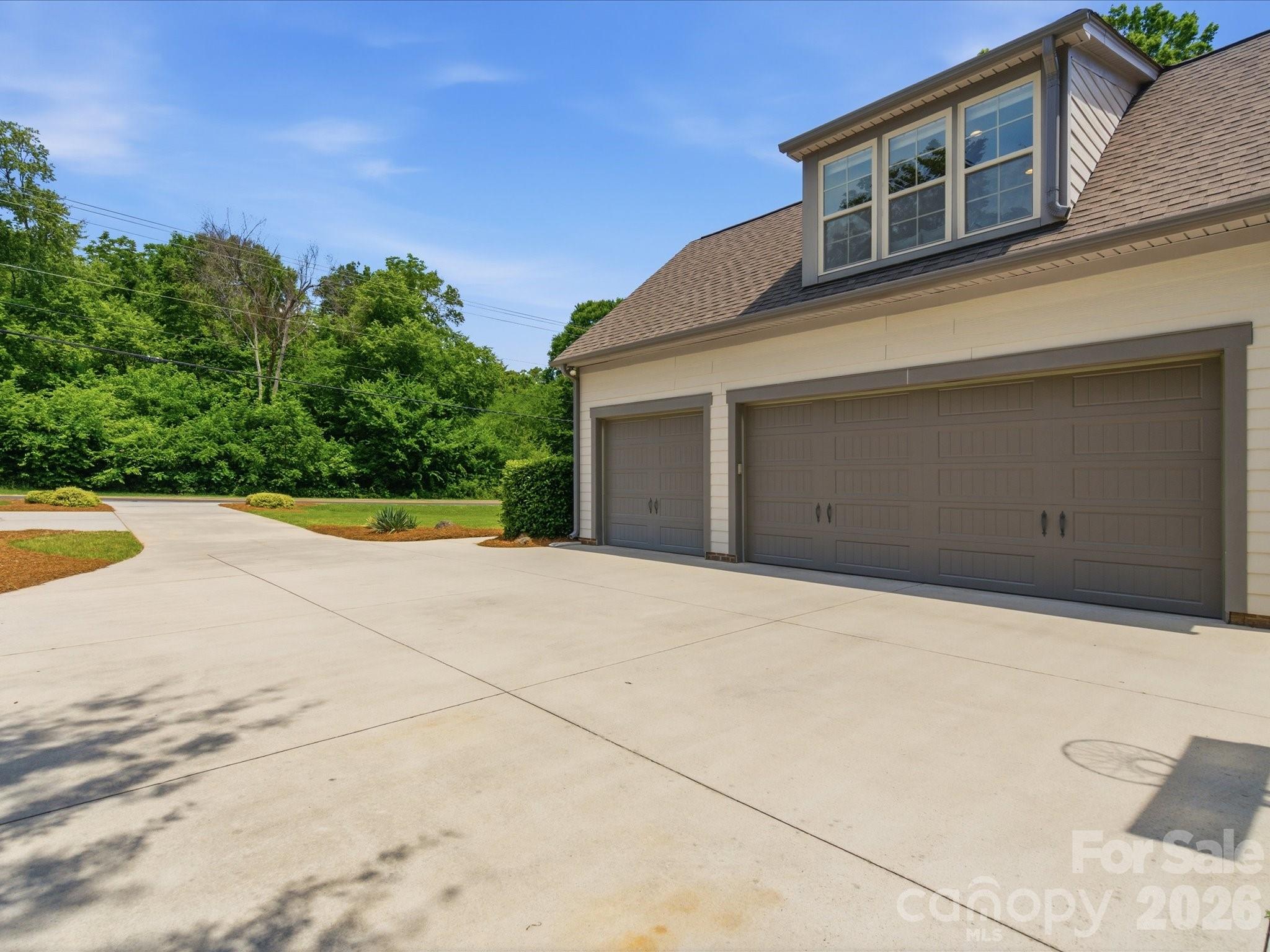 5717 Weddington Road — Concord