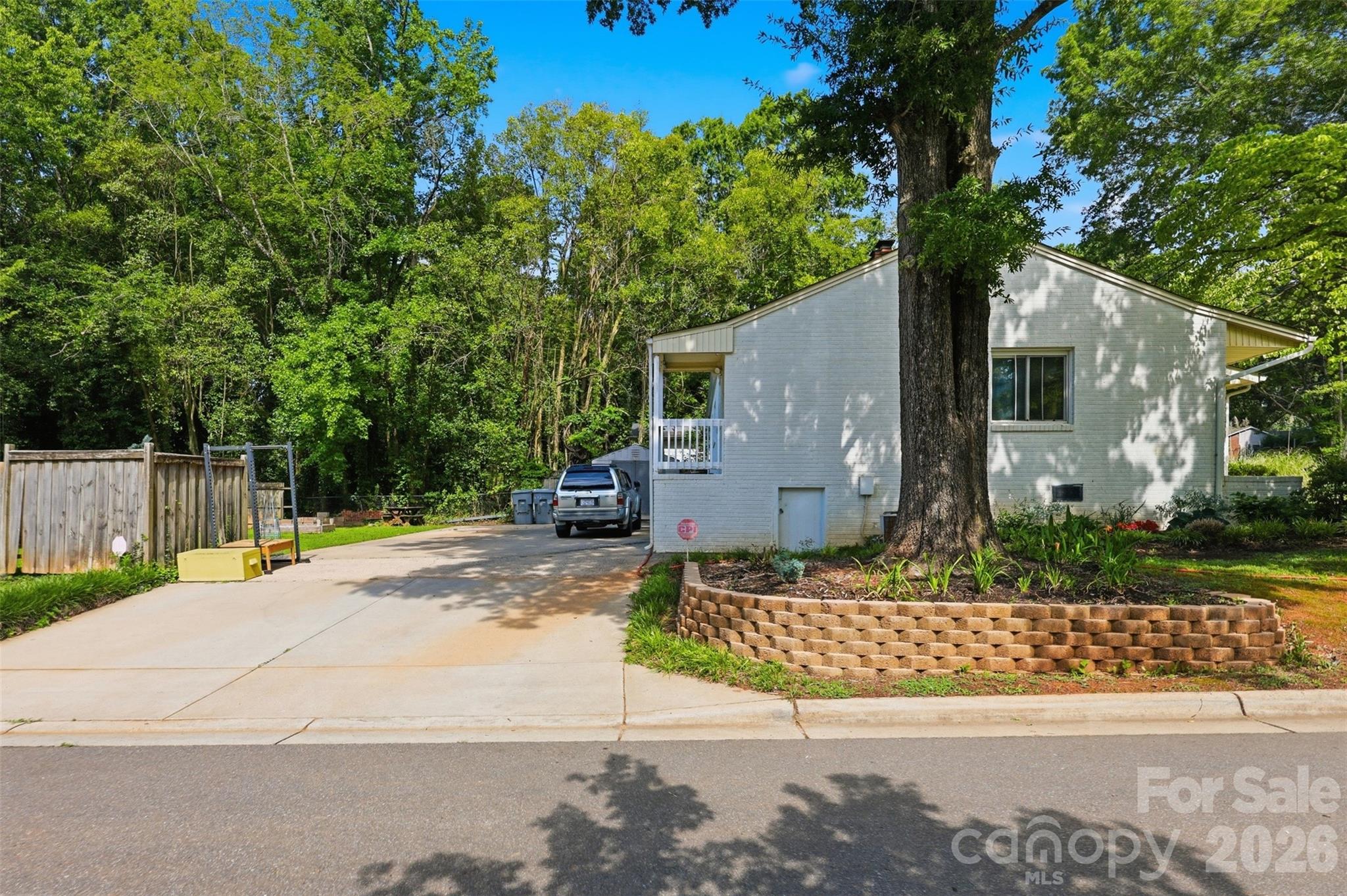 2736 Palm Avenue — Charlotte