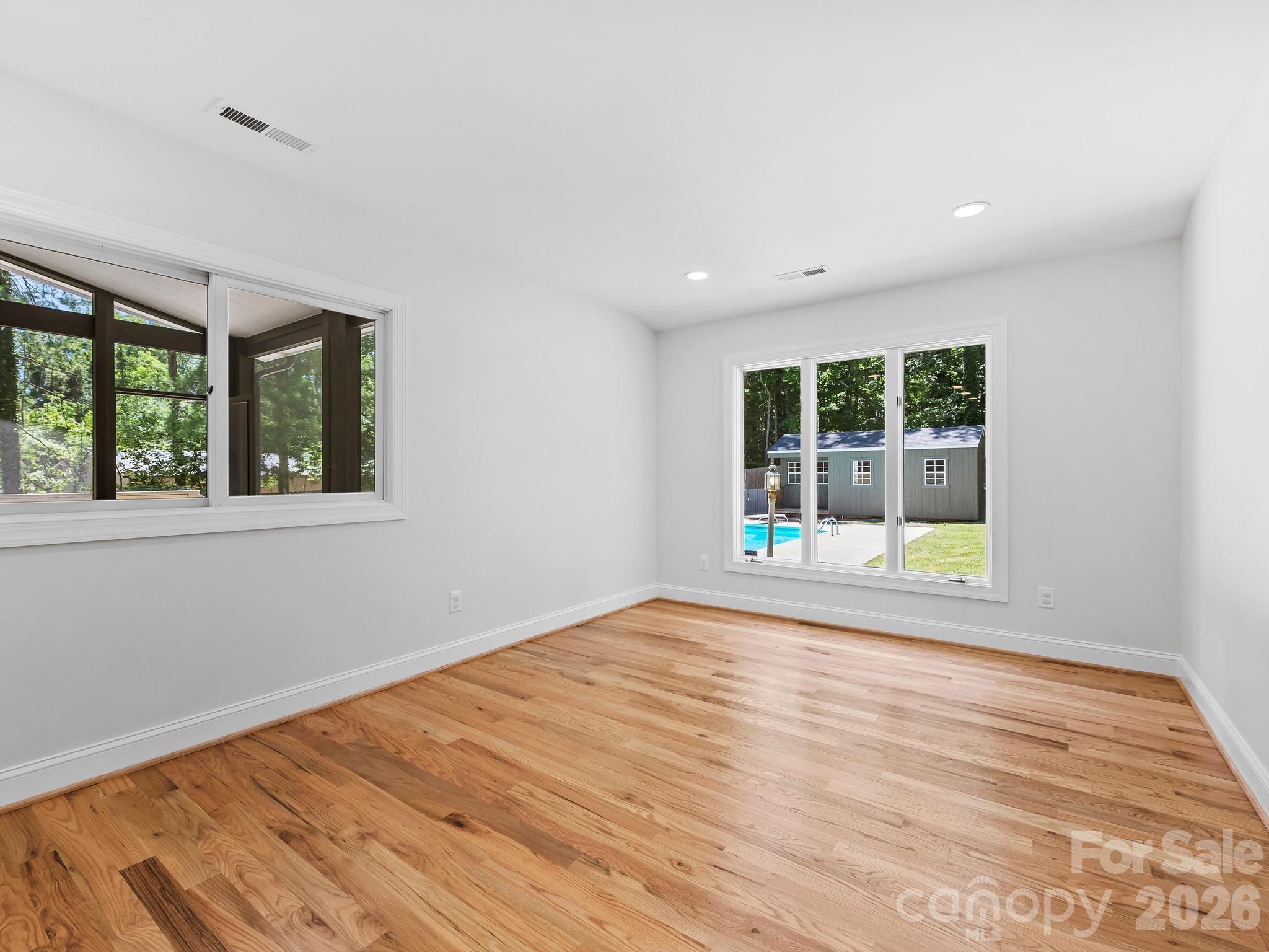 26 Glen Cove Road — Arden