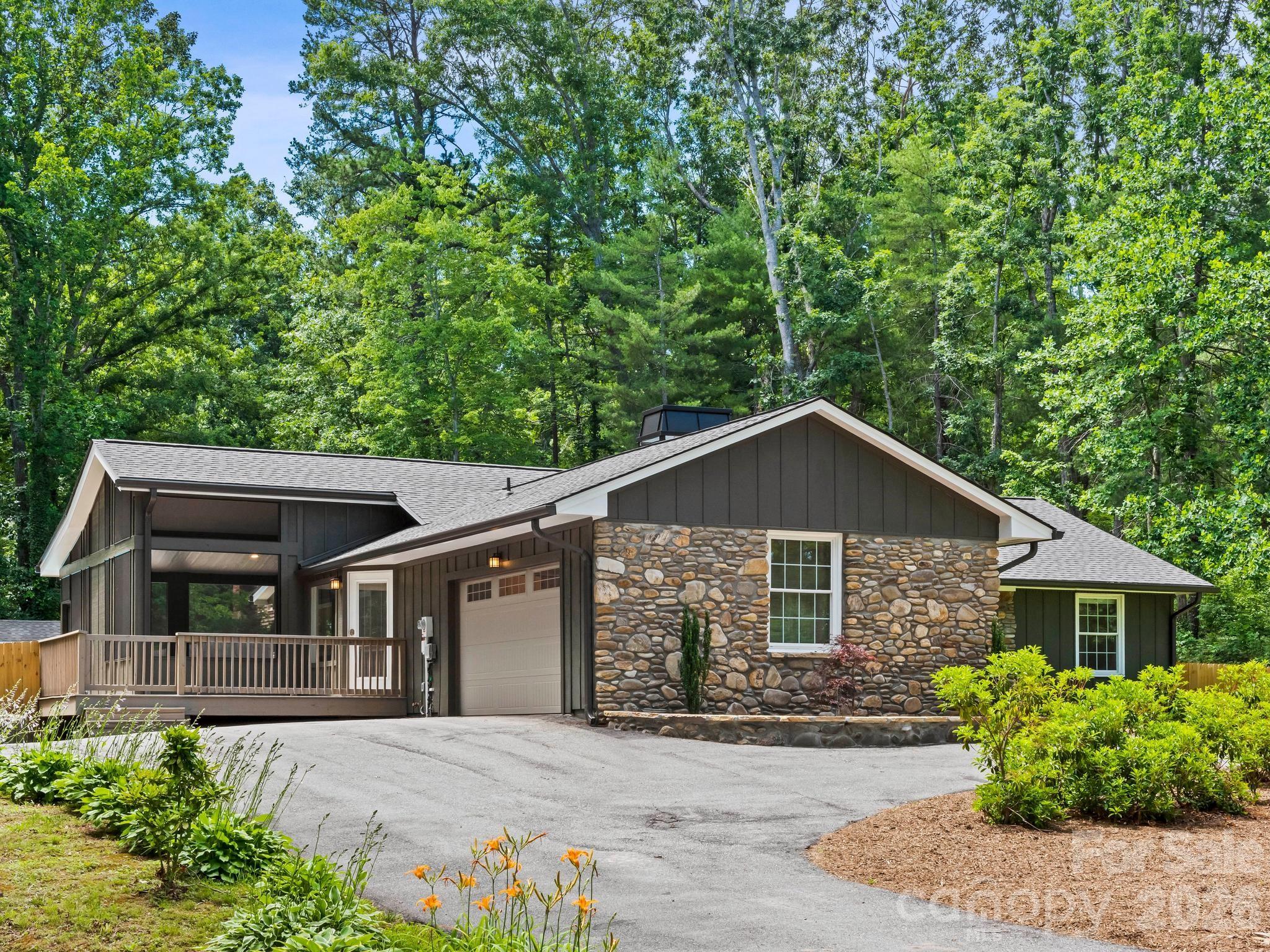26 Glen Cove Road — Arden