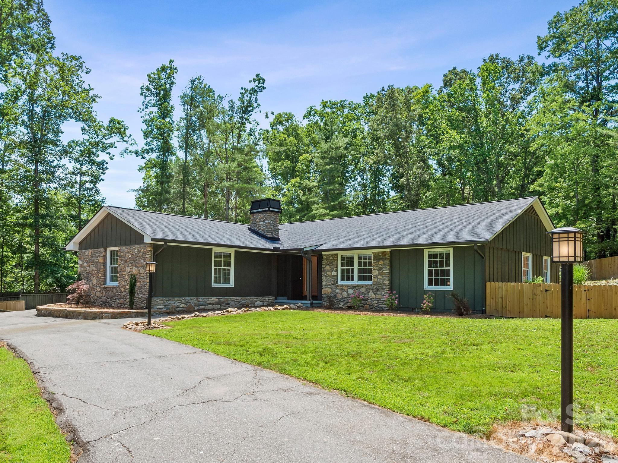26 Glen Cove Road — Arden