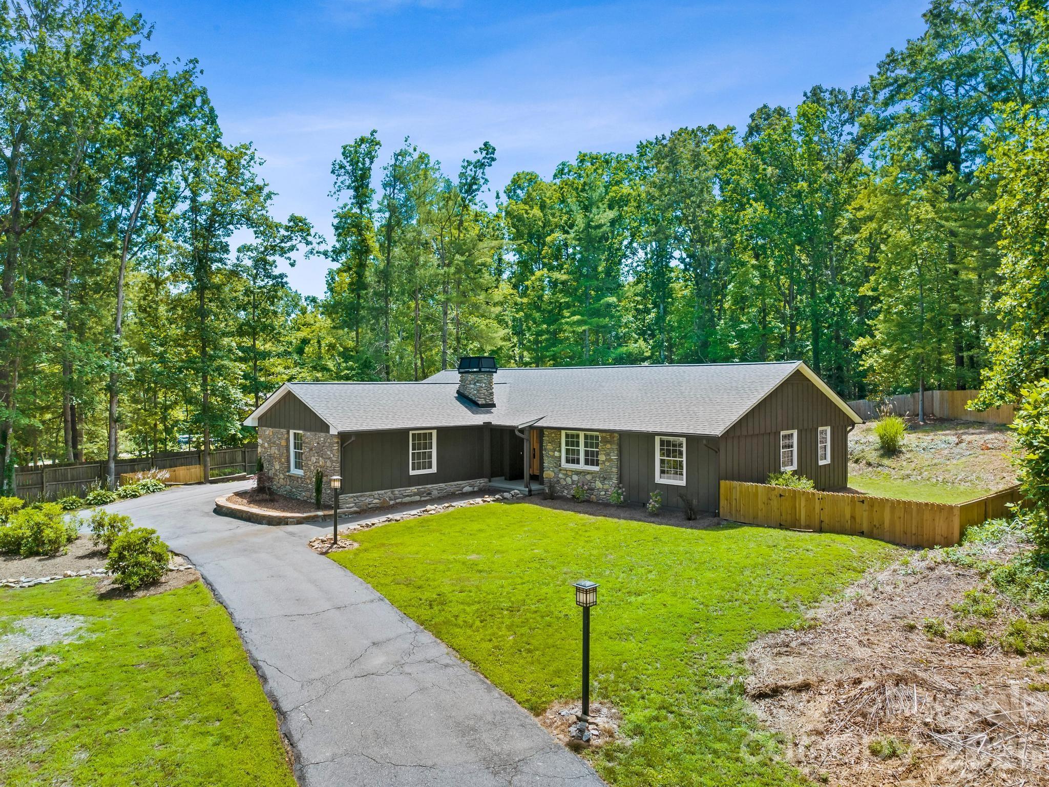 26 Glen Cove Road — Arden
