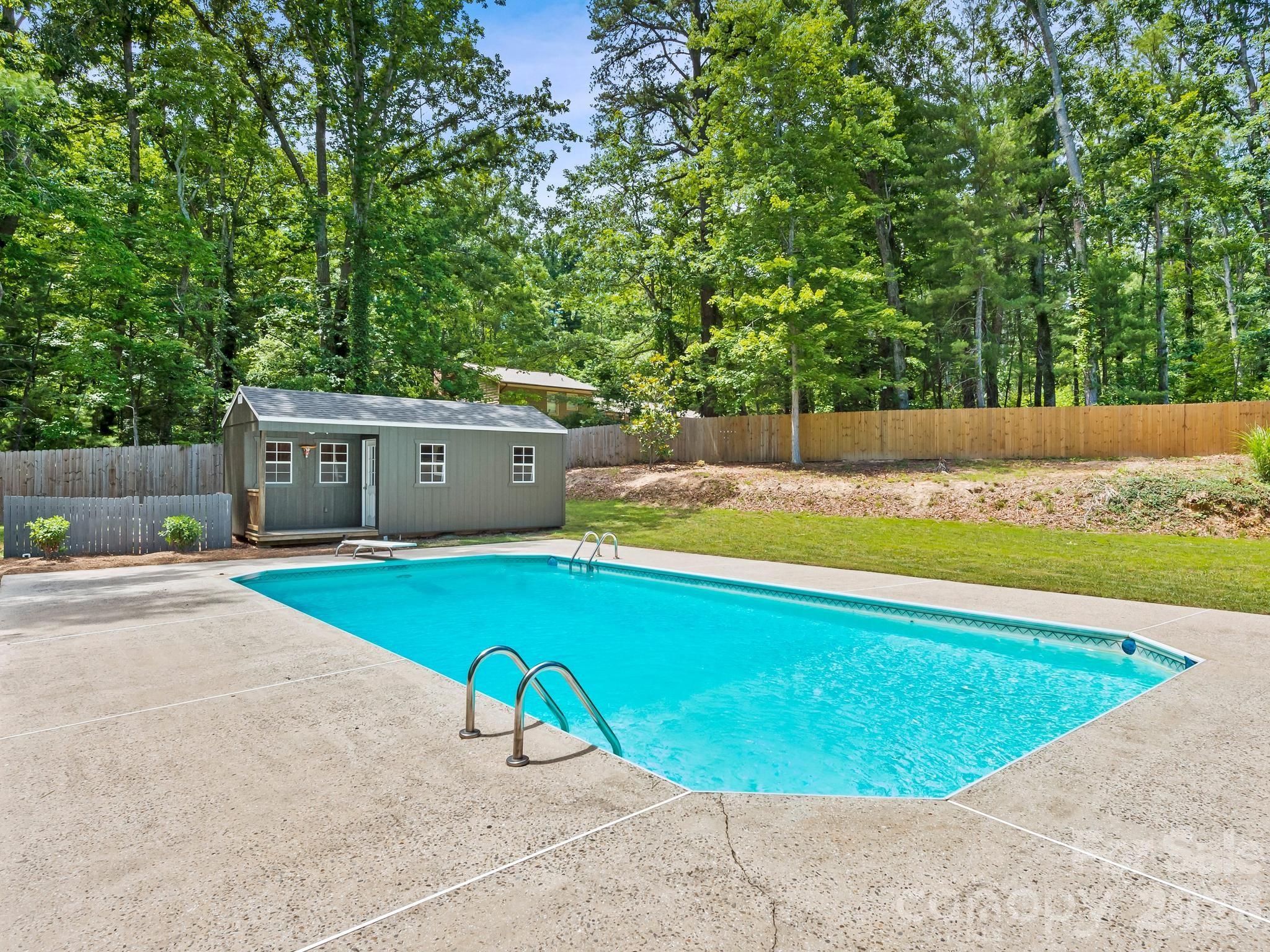 26 Glen Cove Road — Arden