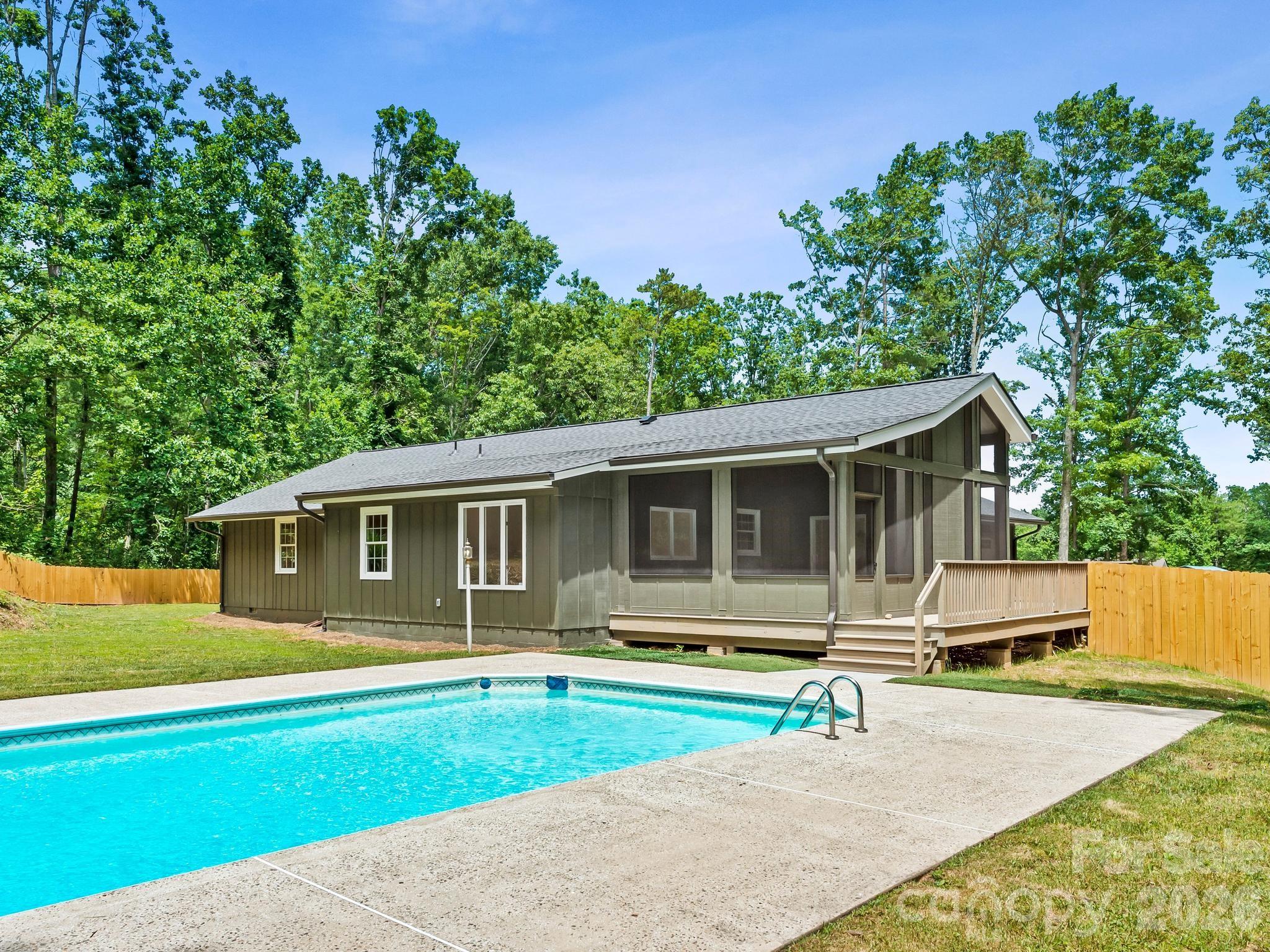 26 Glen Cove Road — Arden