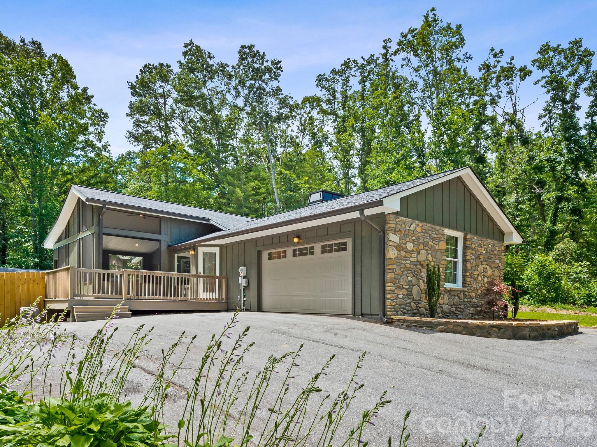 26 Glen Cove Road — Arden