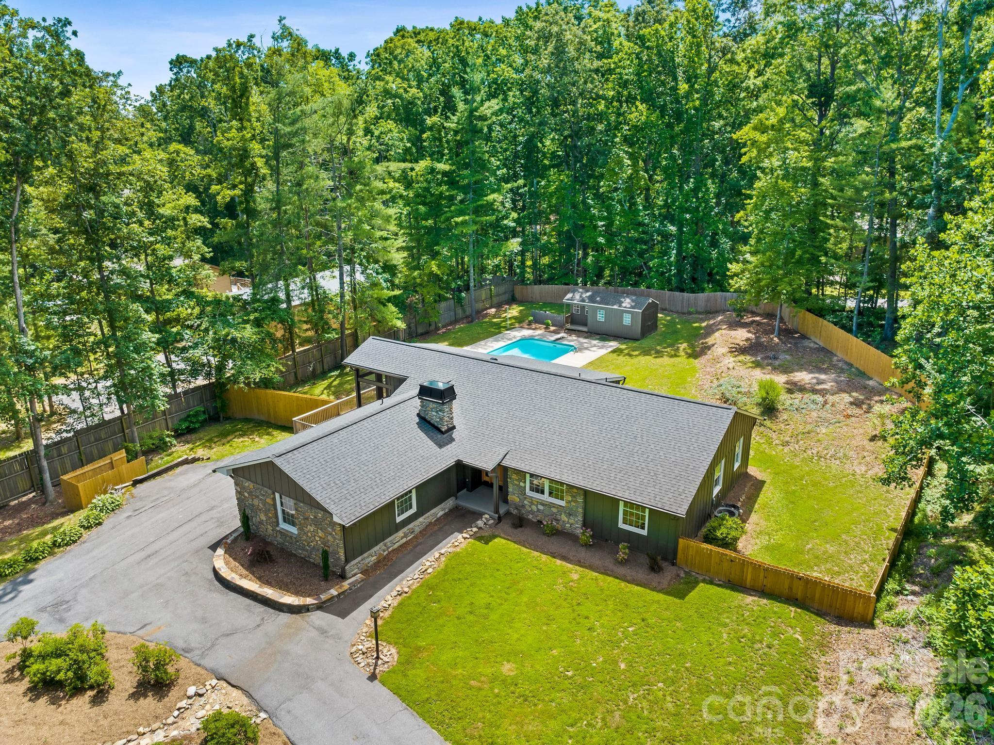 26 Glen Cove Road — Arden