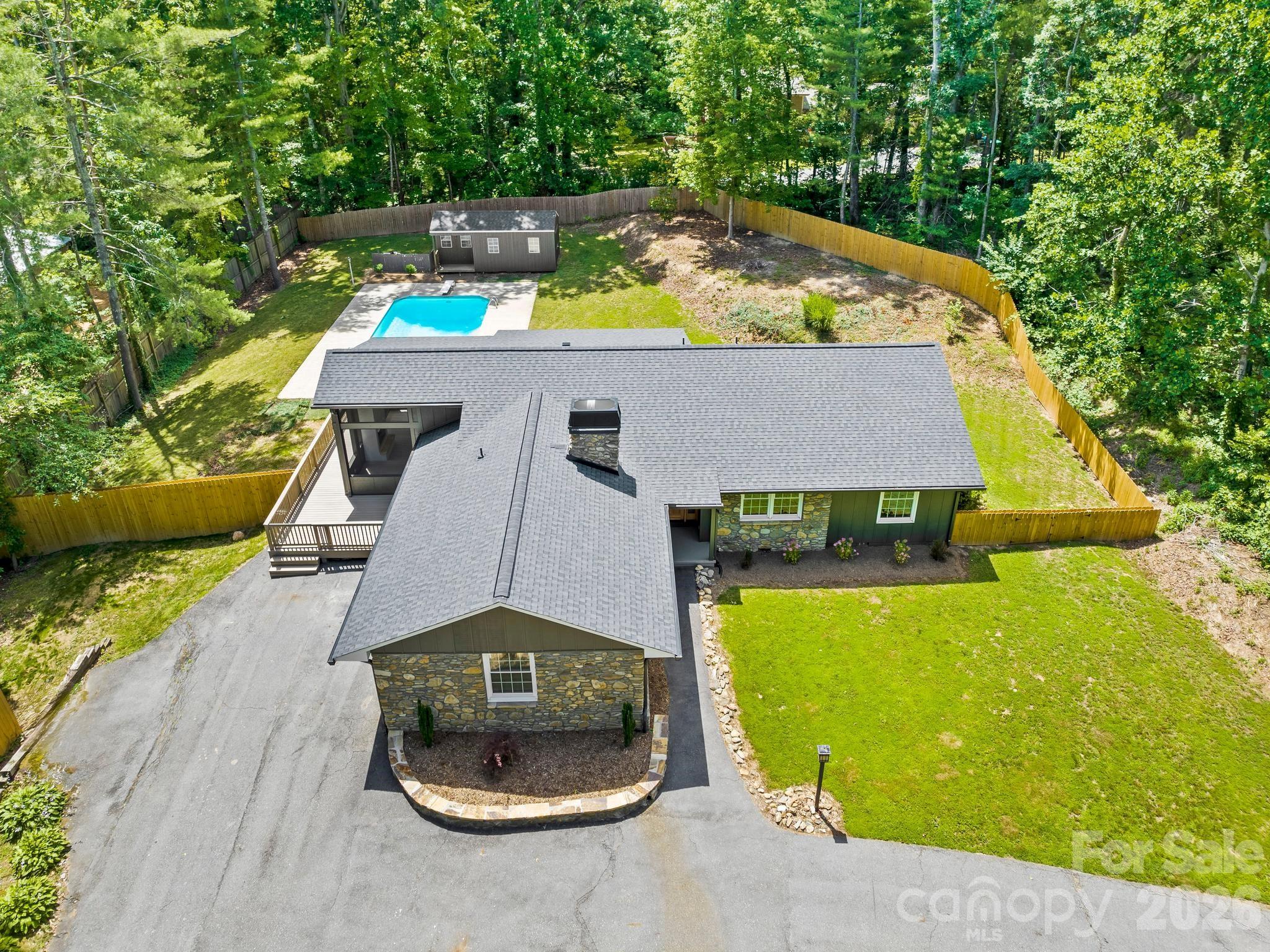 26 Glen Cove Road — Arden