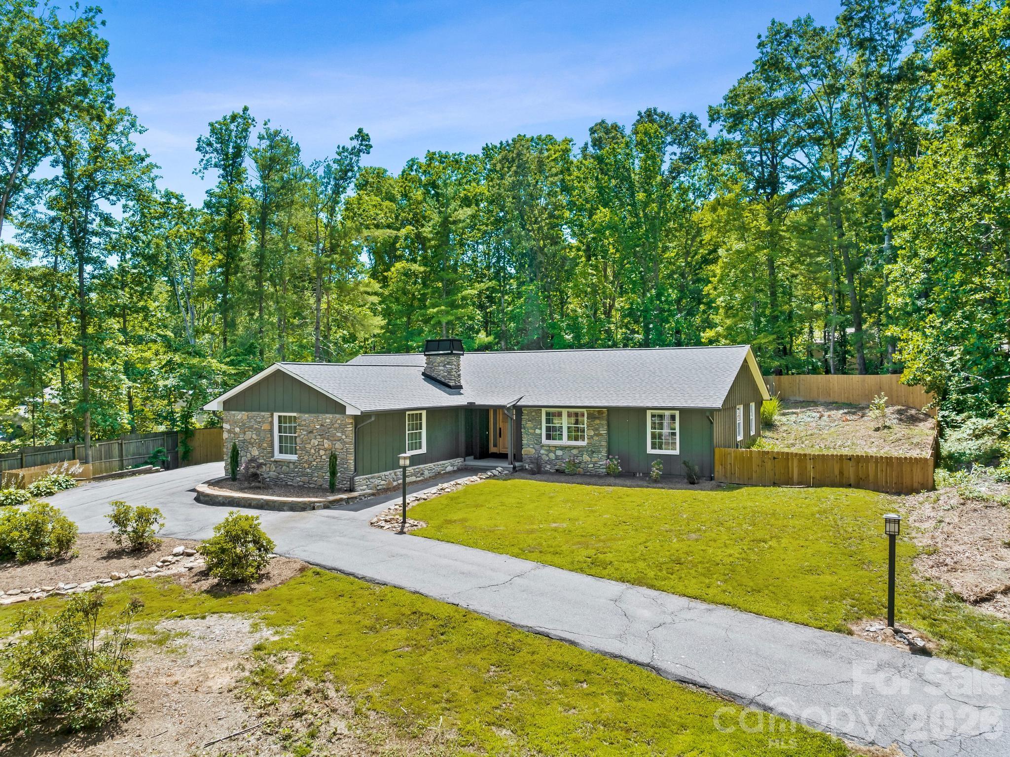 26 Glen Cove Road — Arden