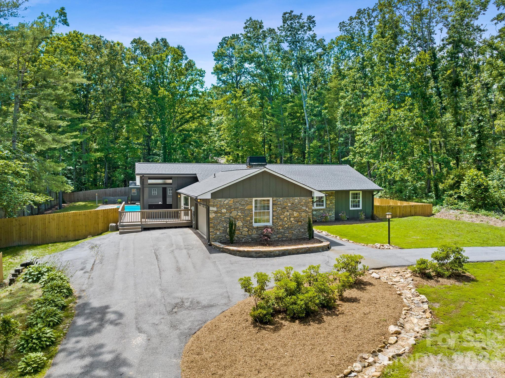 26 Glen Cove Road — Arden