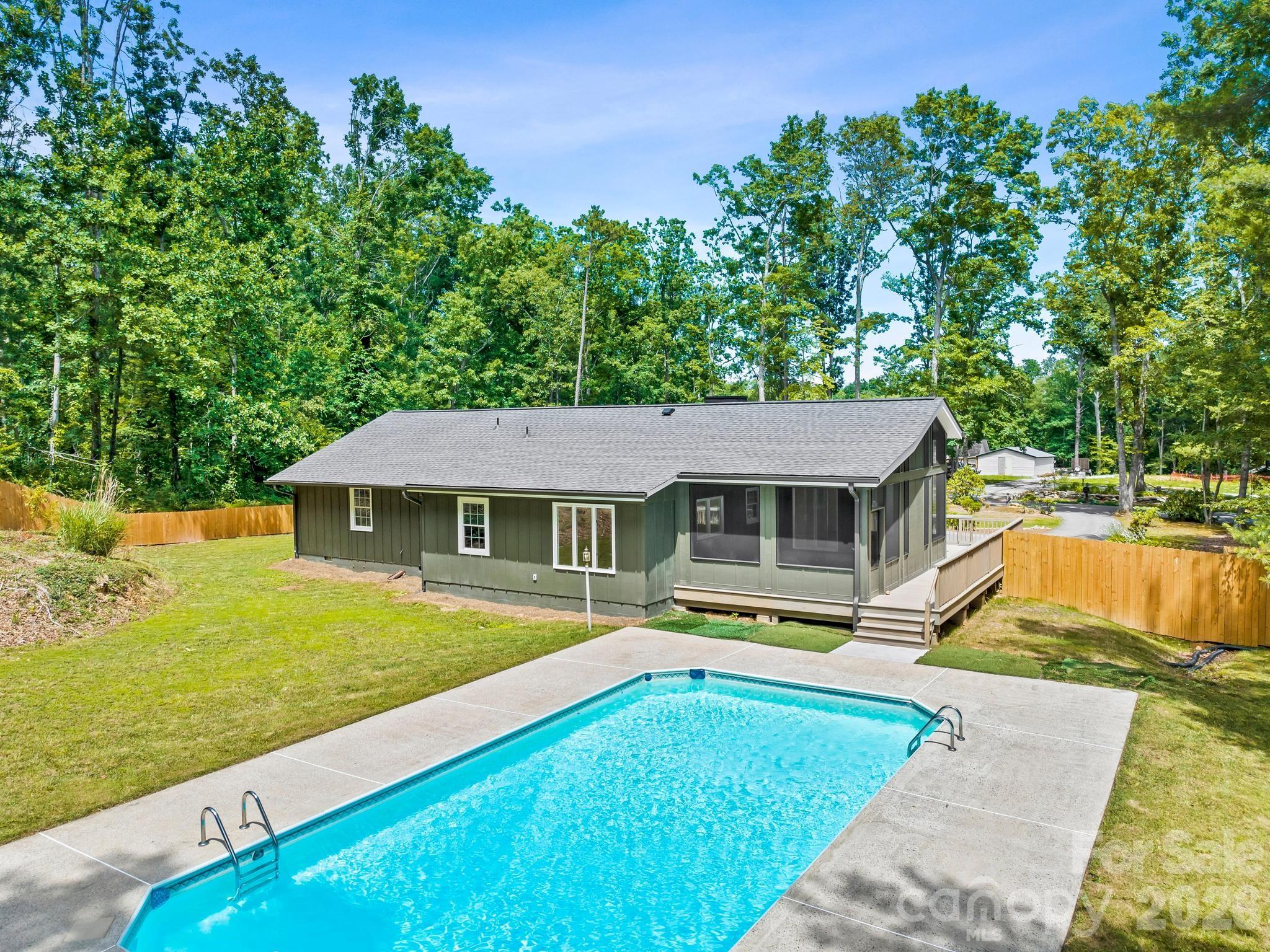 26 Glen Cove Road — Arden