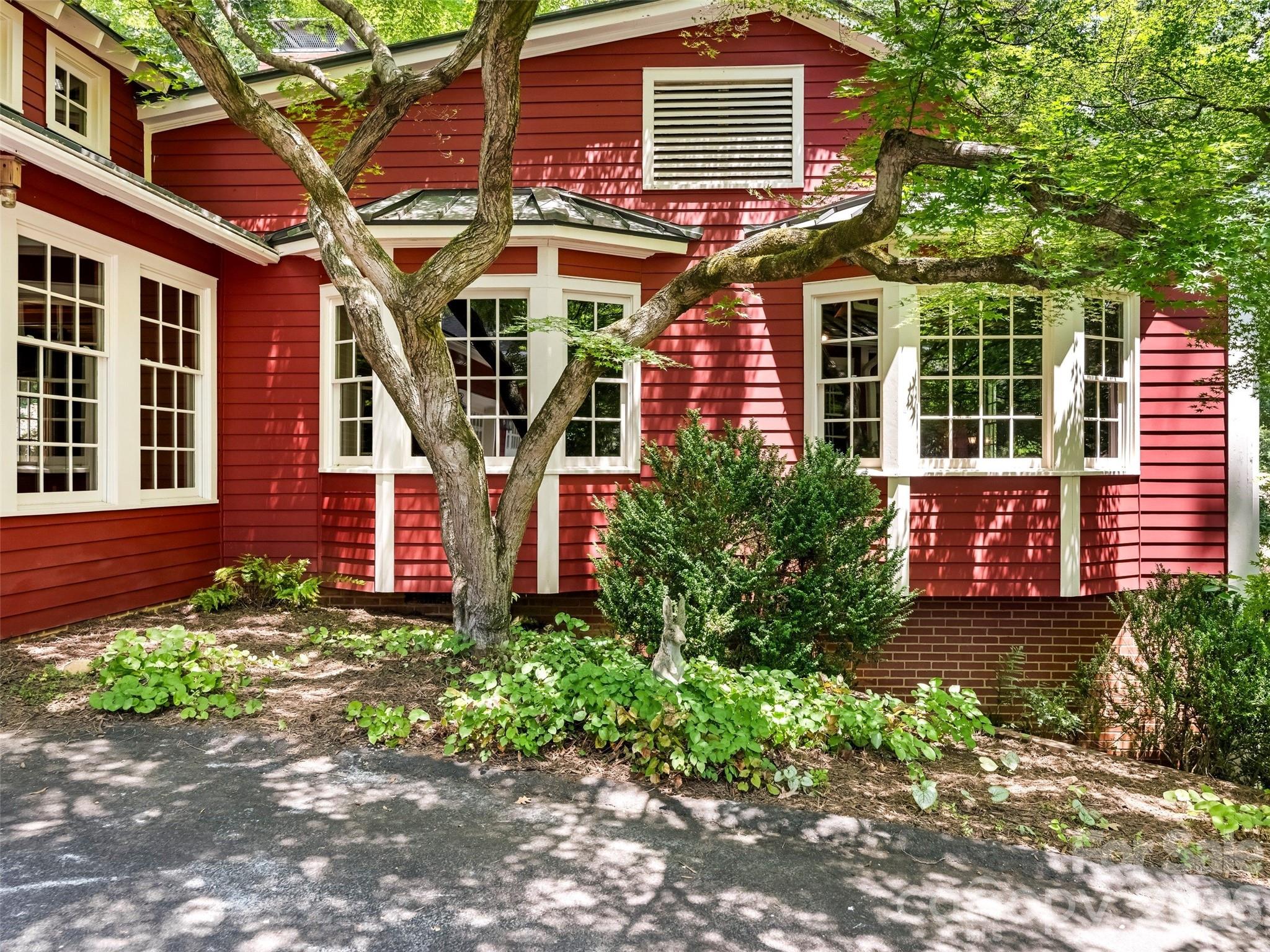 350 Shasta Lane — Charlotte