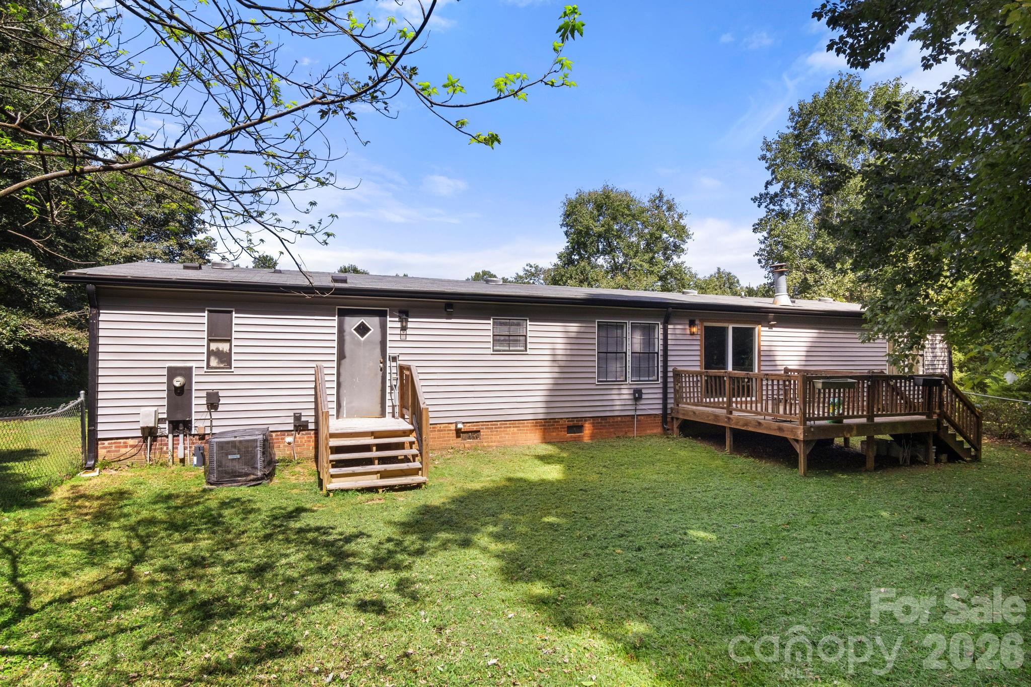 824 Joseph Antoon Circle — Stanley