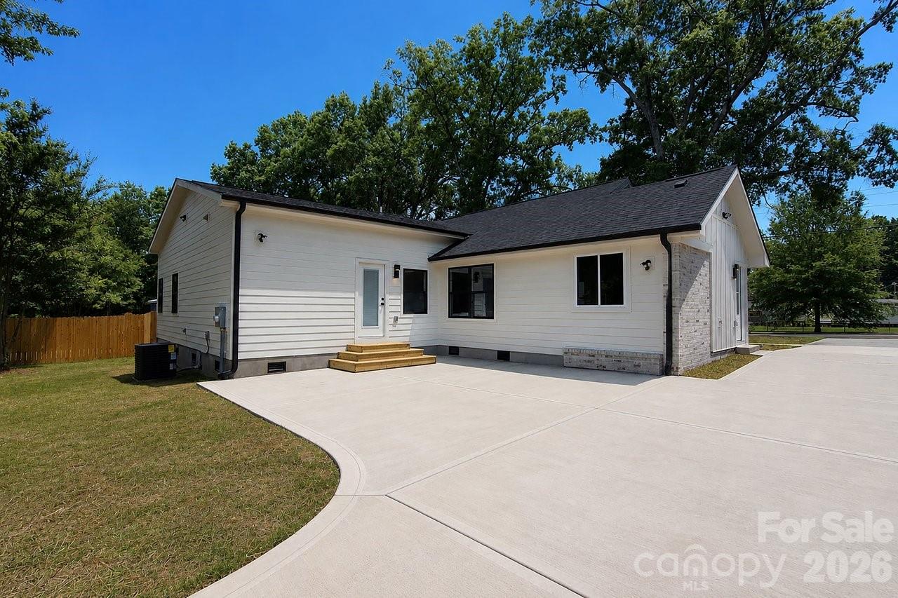 409 Scaleybark Road — Charlotte