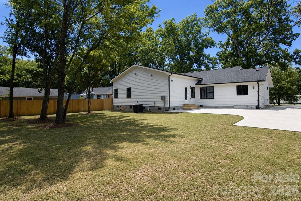 409 Scaleybark Road — Charlotte