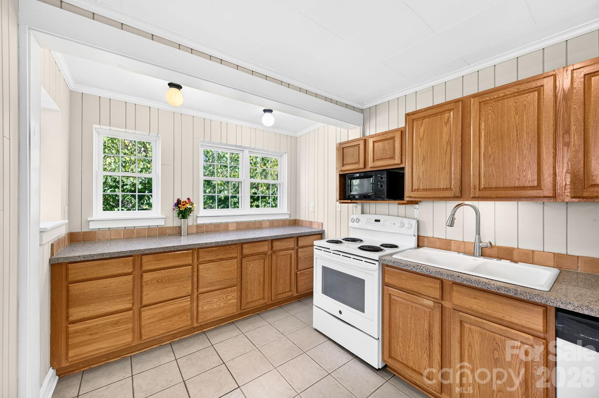 28 Chatham Road — Asheville