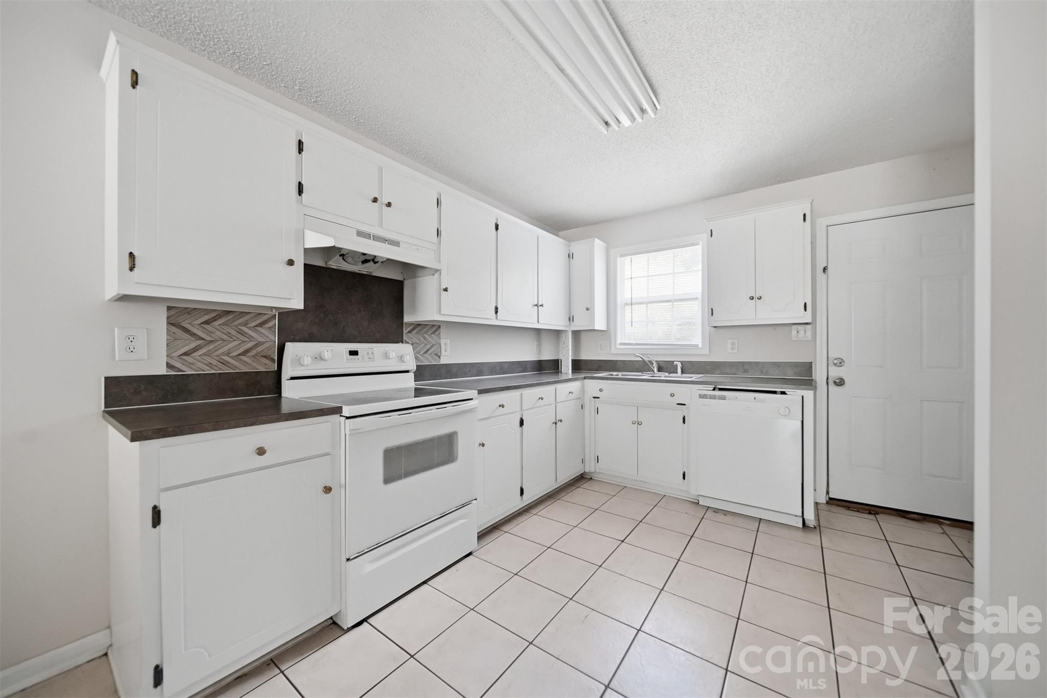 800 Horseshoe Lake Road — Lincolnton