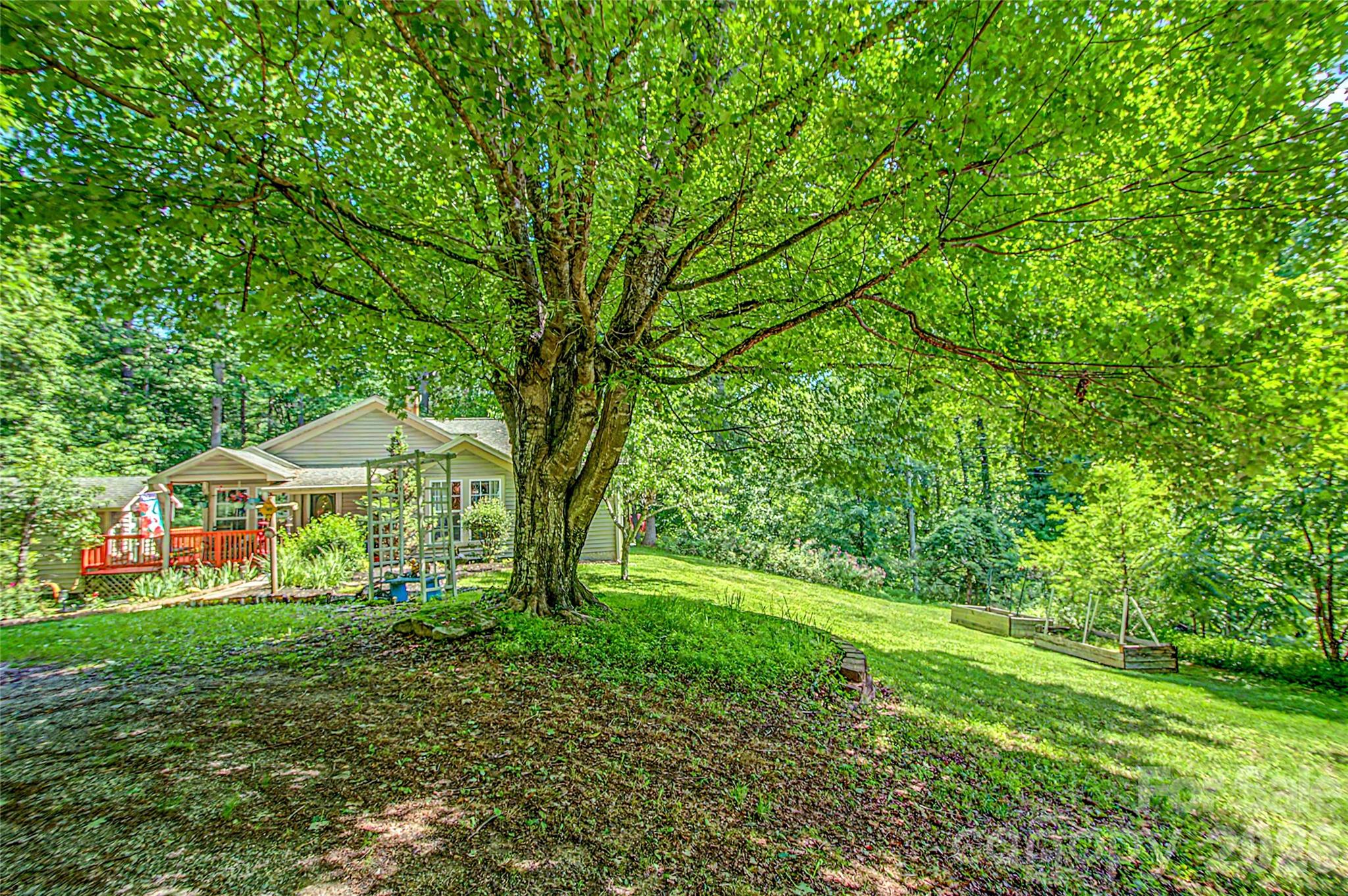 76 Winsome Trail — Hendersonville