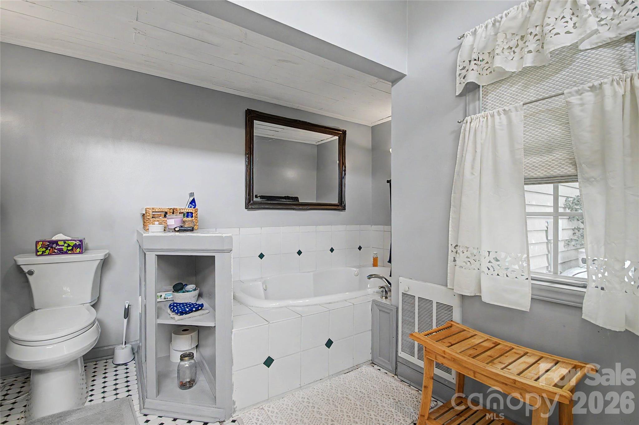 76 Winsome Trail — Hendersonville
