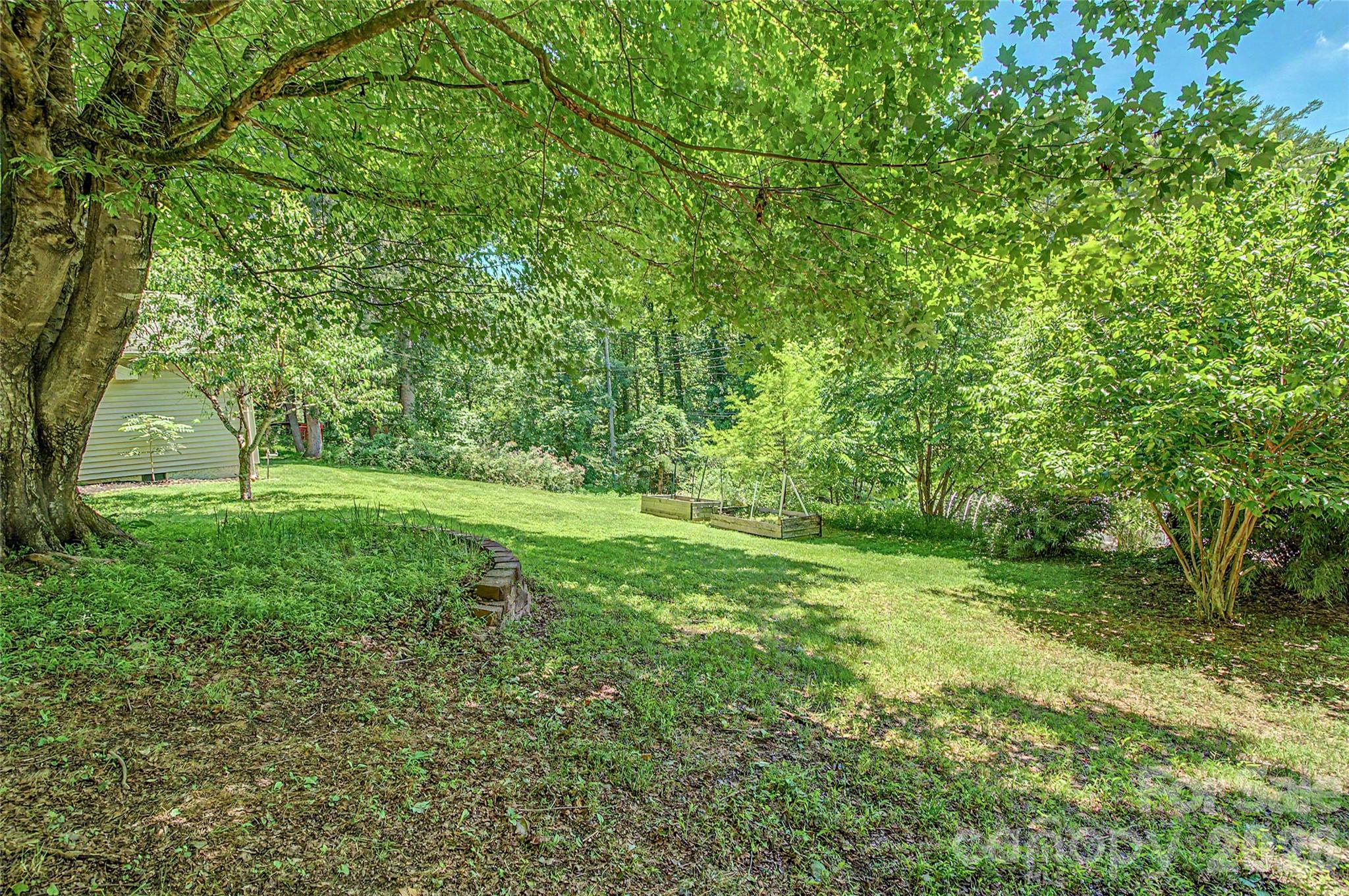 76 Winsome Trail — Hendersonville