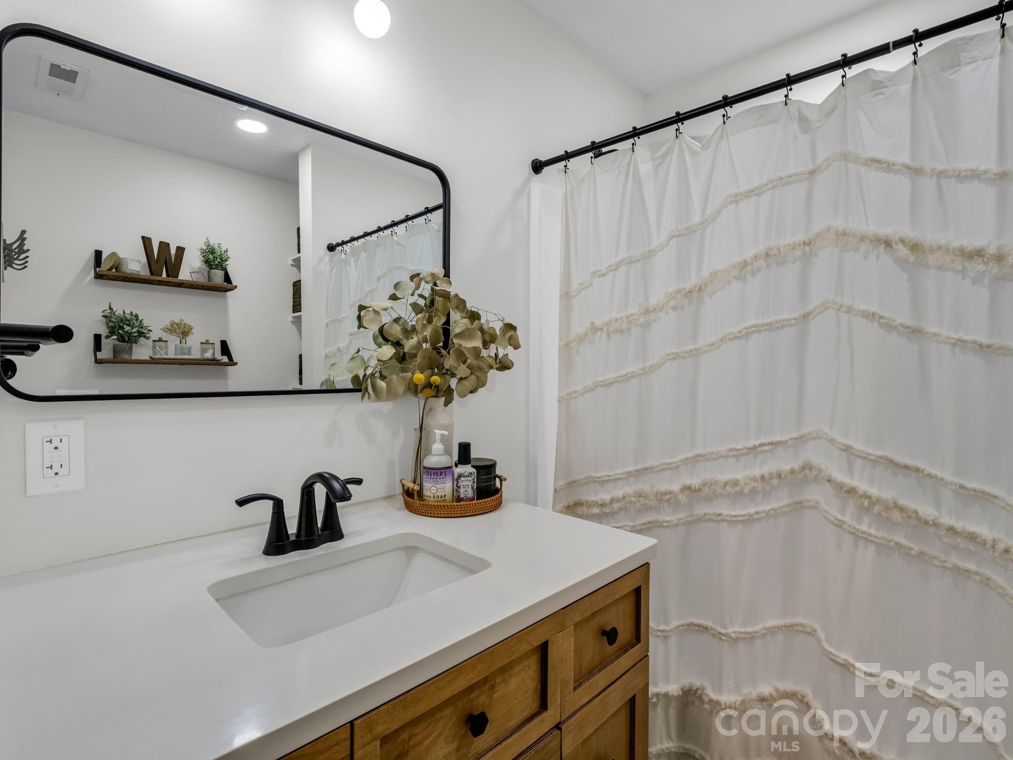 14 Penelope Street — Black Mountain