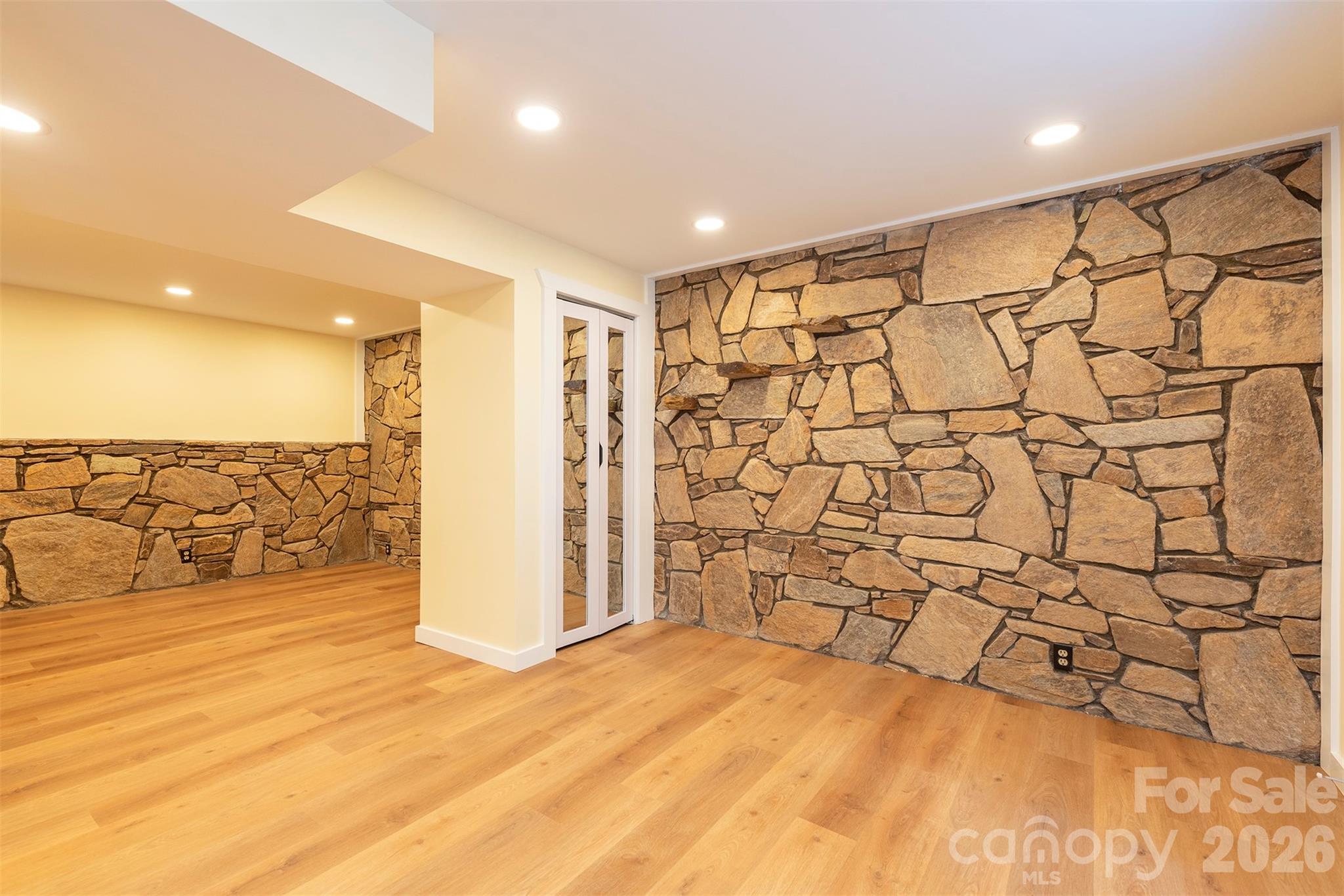 32 Harnett Street — Asheville