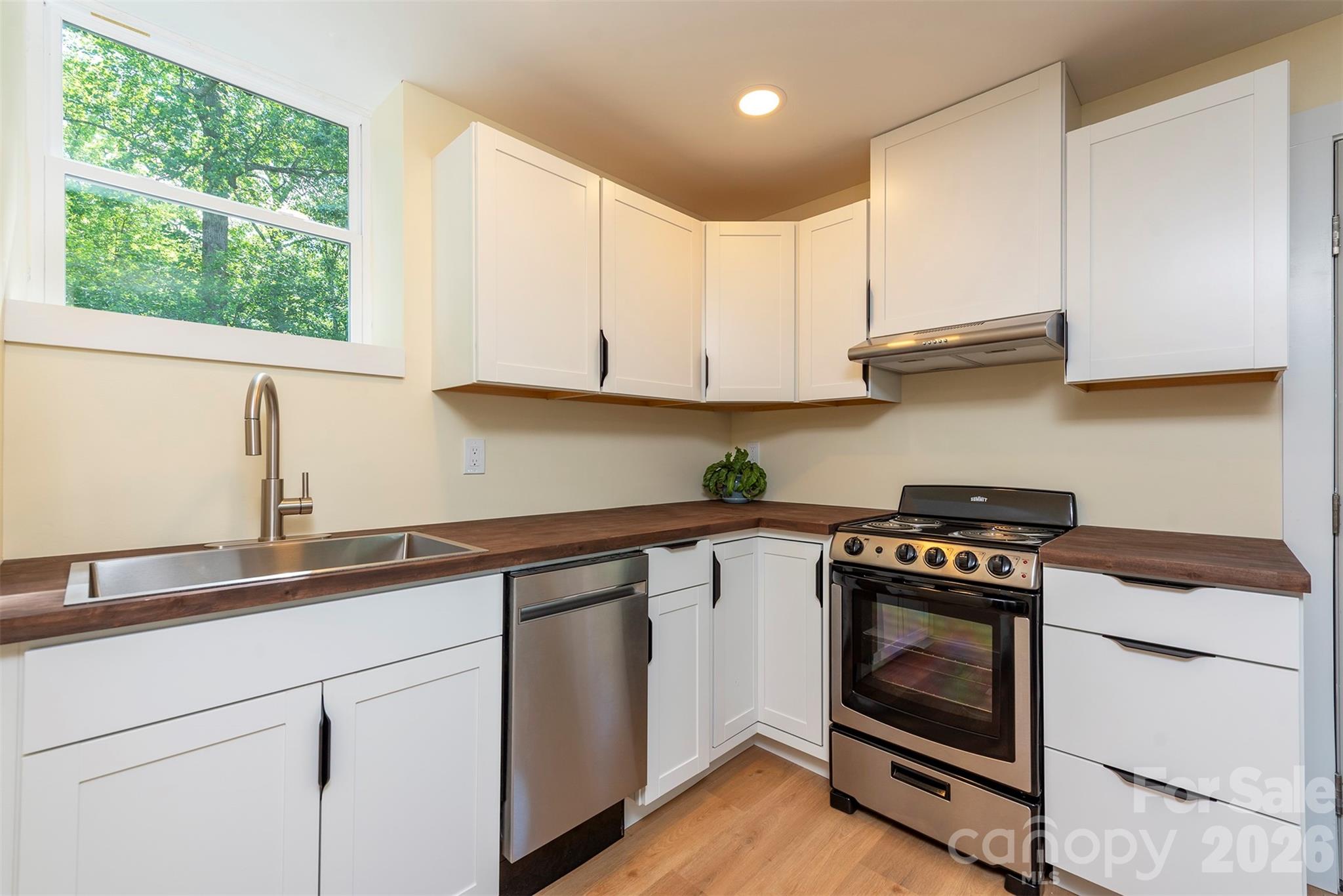 32 Harnett Street — Asheville