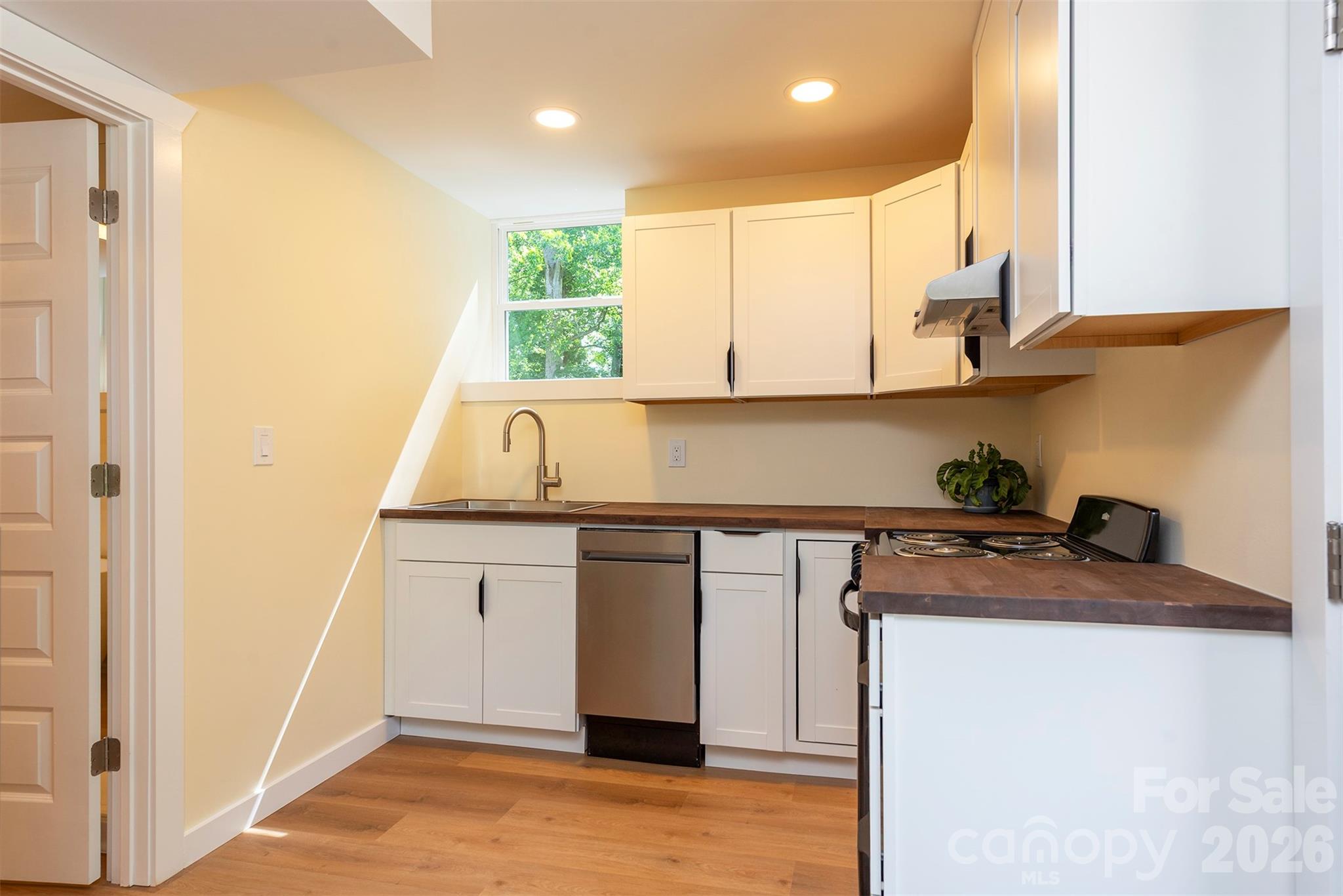 32 Harnett Street — Asheville
