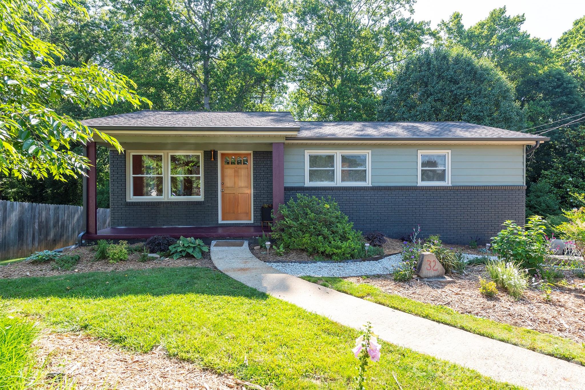 32 Harnett Street — Asheville