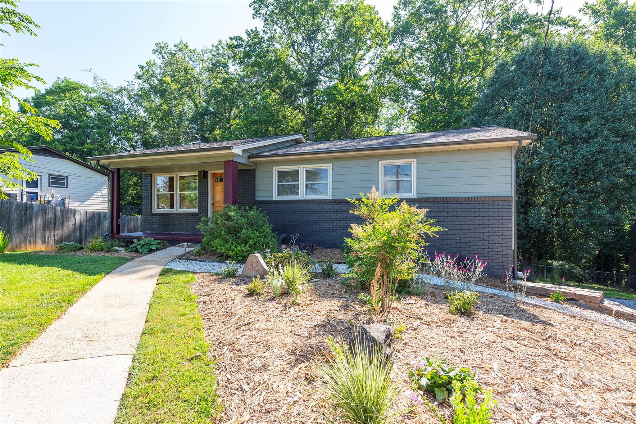 32 Harnett Street — Asheville