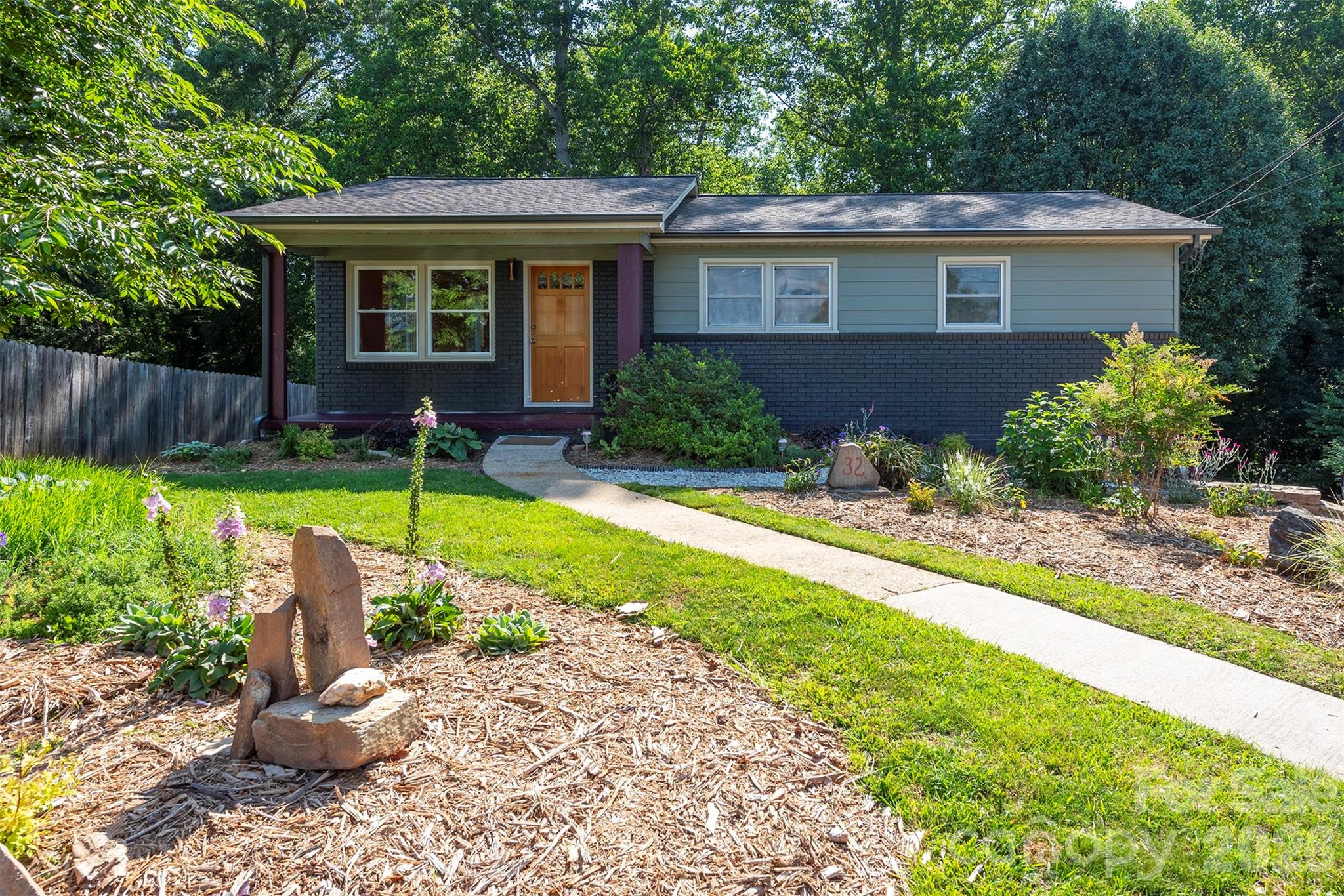 32 Harnett Street — Asheville