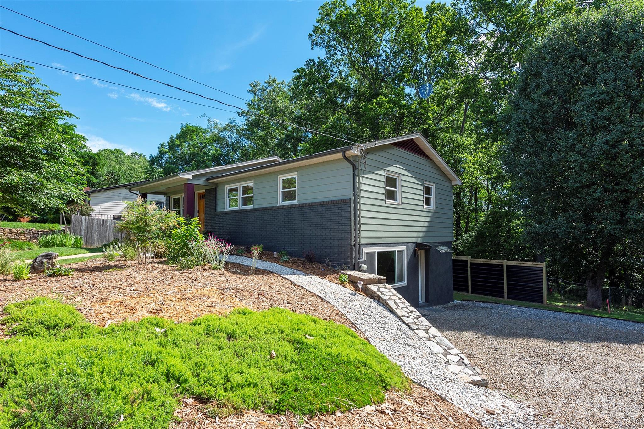 32 Harnett Street — Asheville