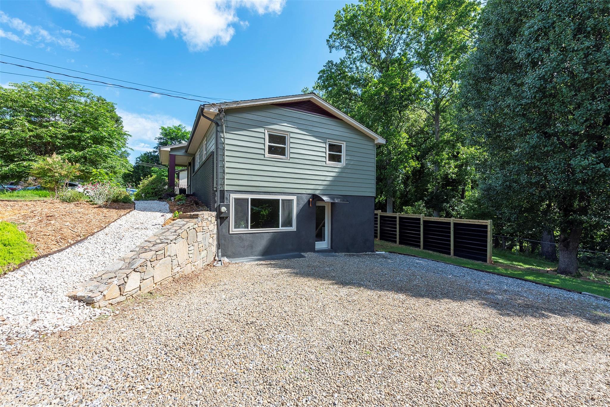 32 Harnett Street — Asheville