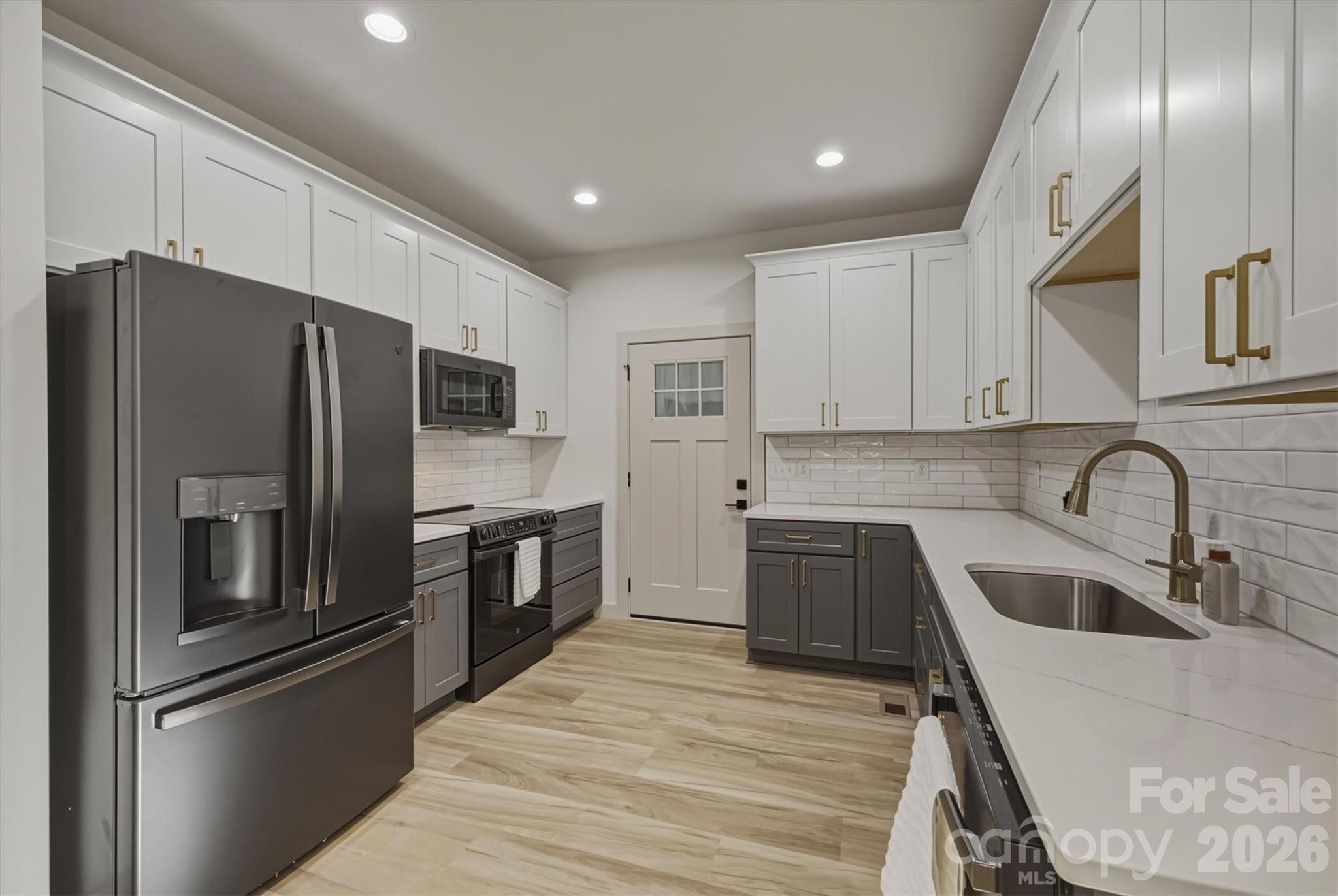 5676 MARBLESTONE Drive — Granite Falls