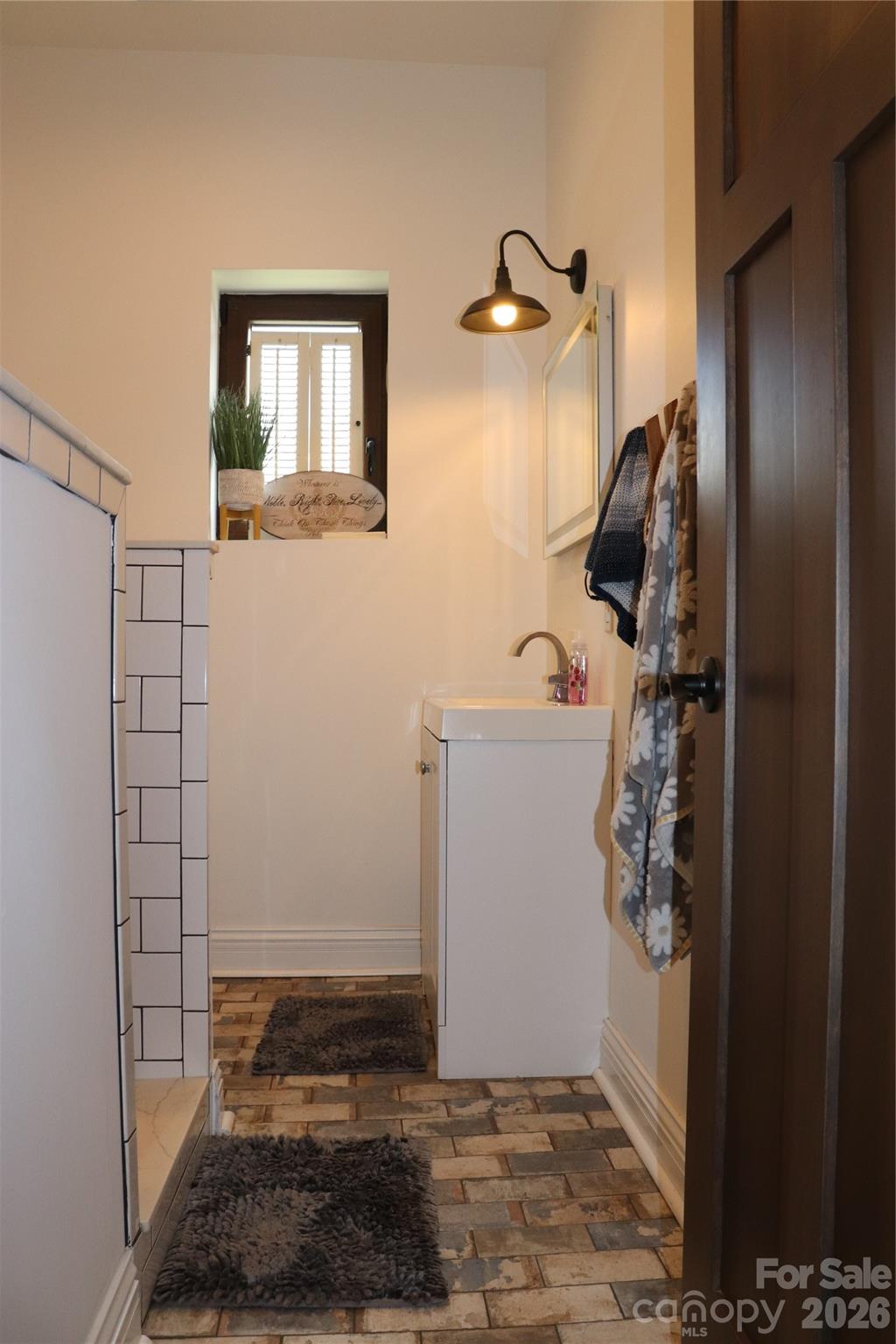 119 Hill Street — Granite Falls