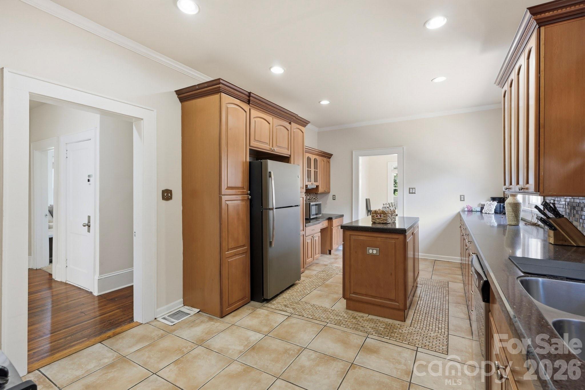 209 Grandin Road — Charlotte