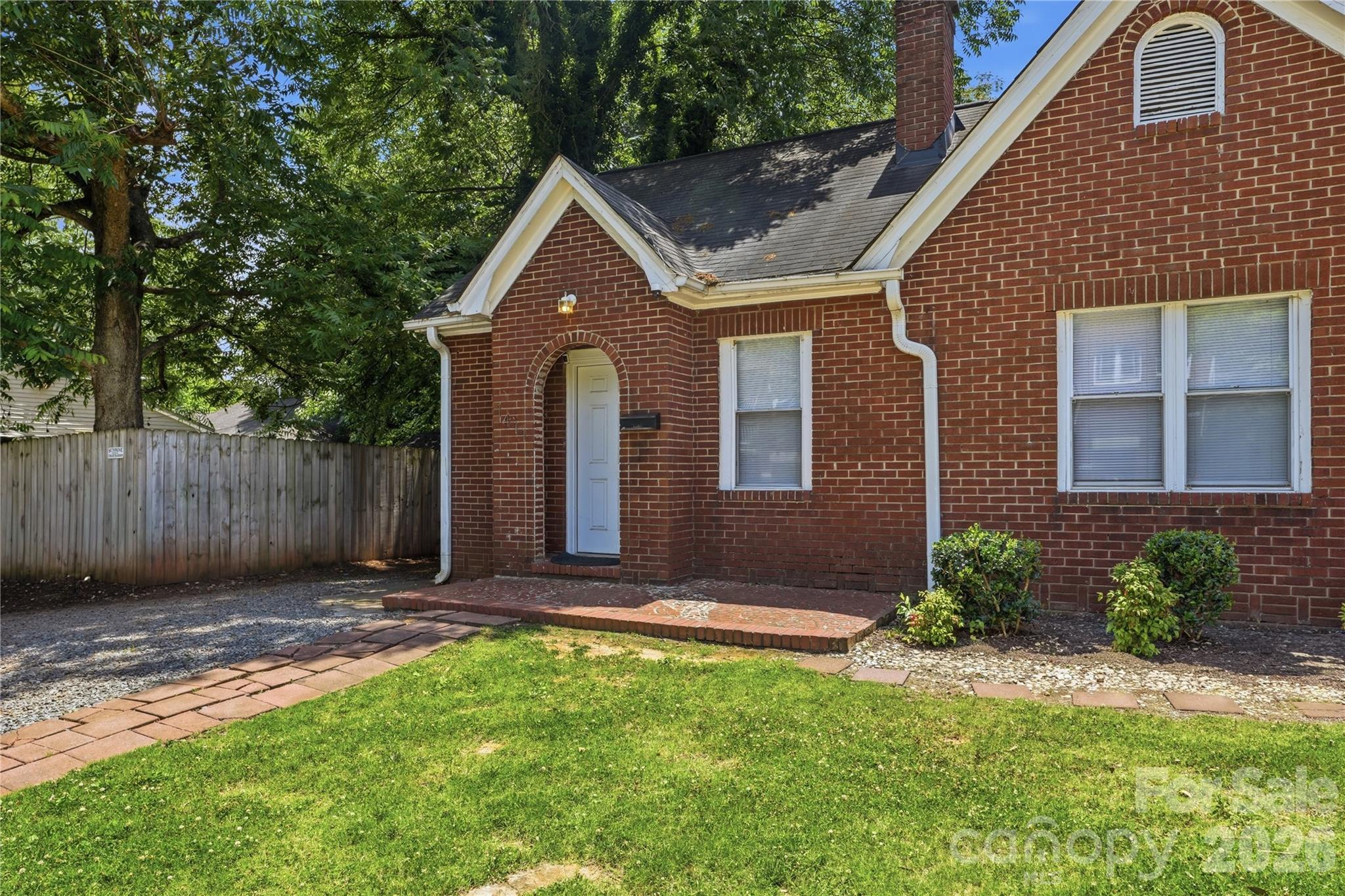 1411/1413 W 4th Street — Charlotte