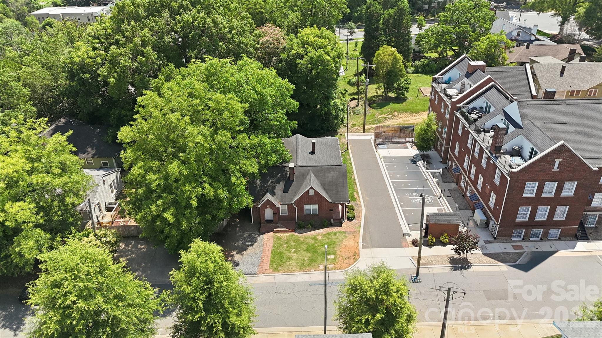 1411/1413 W 4th Street — Charlotte