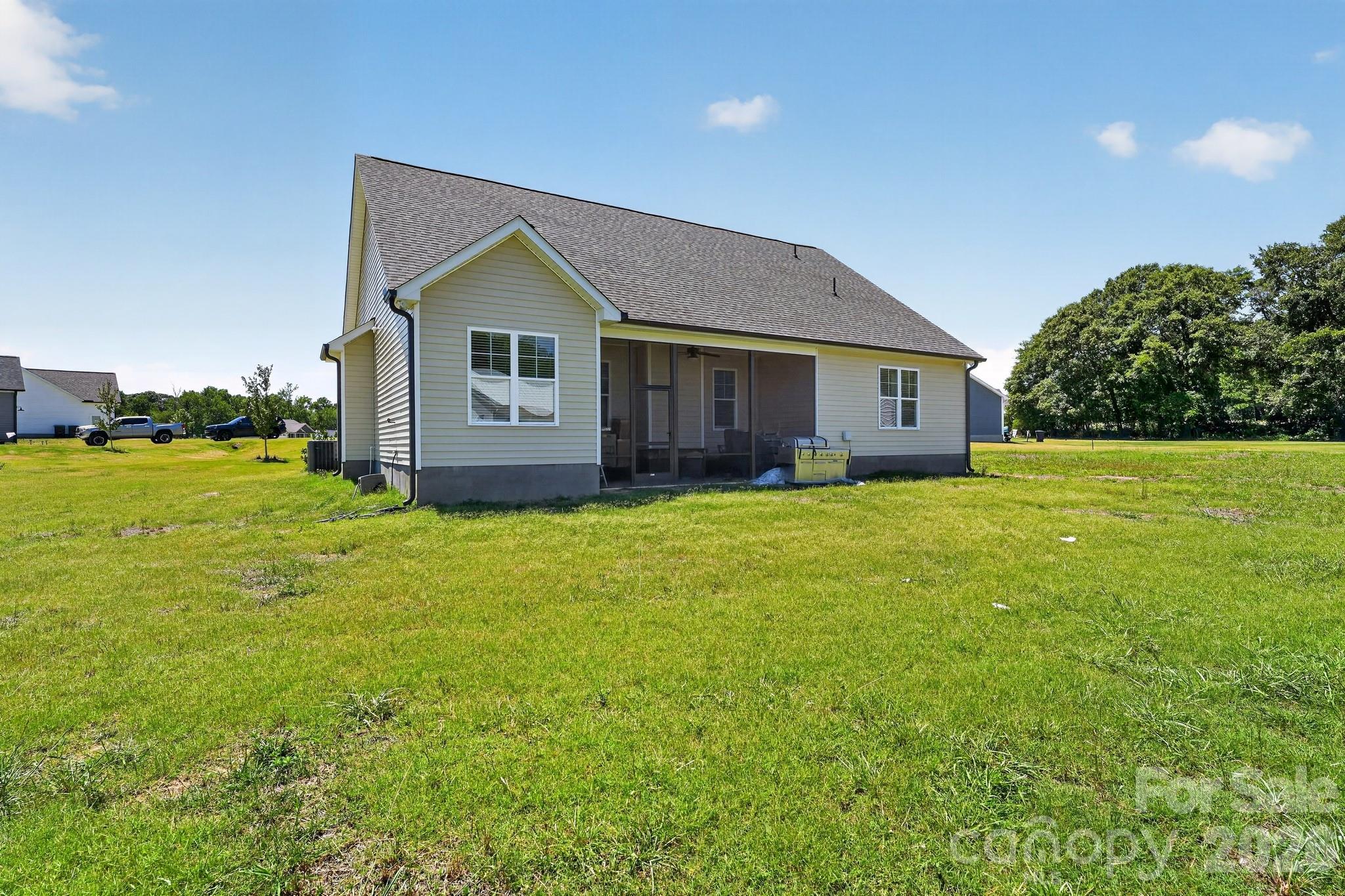 48 Tanseyleaf Drive — Smithfield